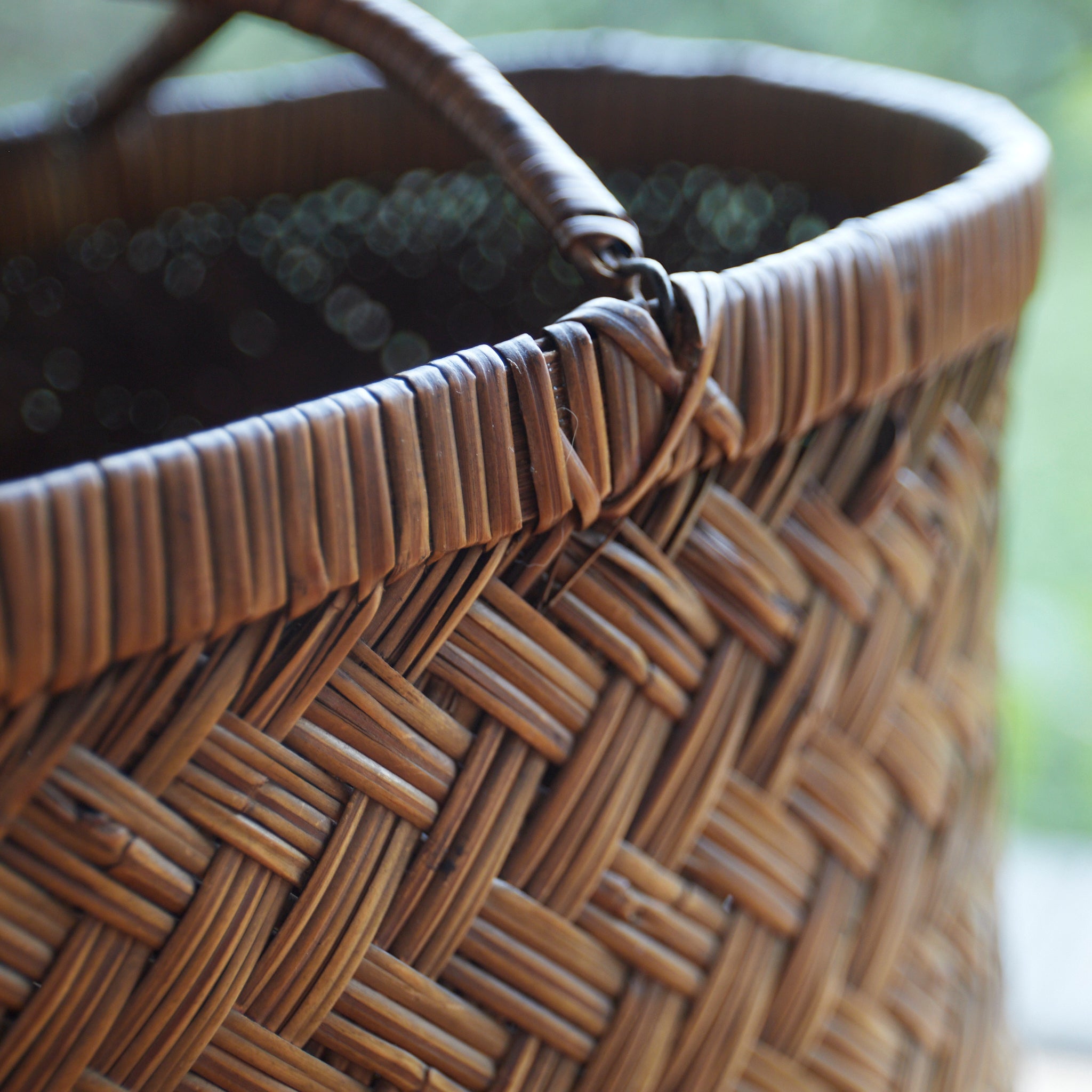 Old bamboo basket that grew well in amber color Open-air basket Taisho Taisho period/1912-1926CE