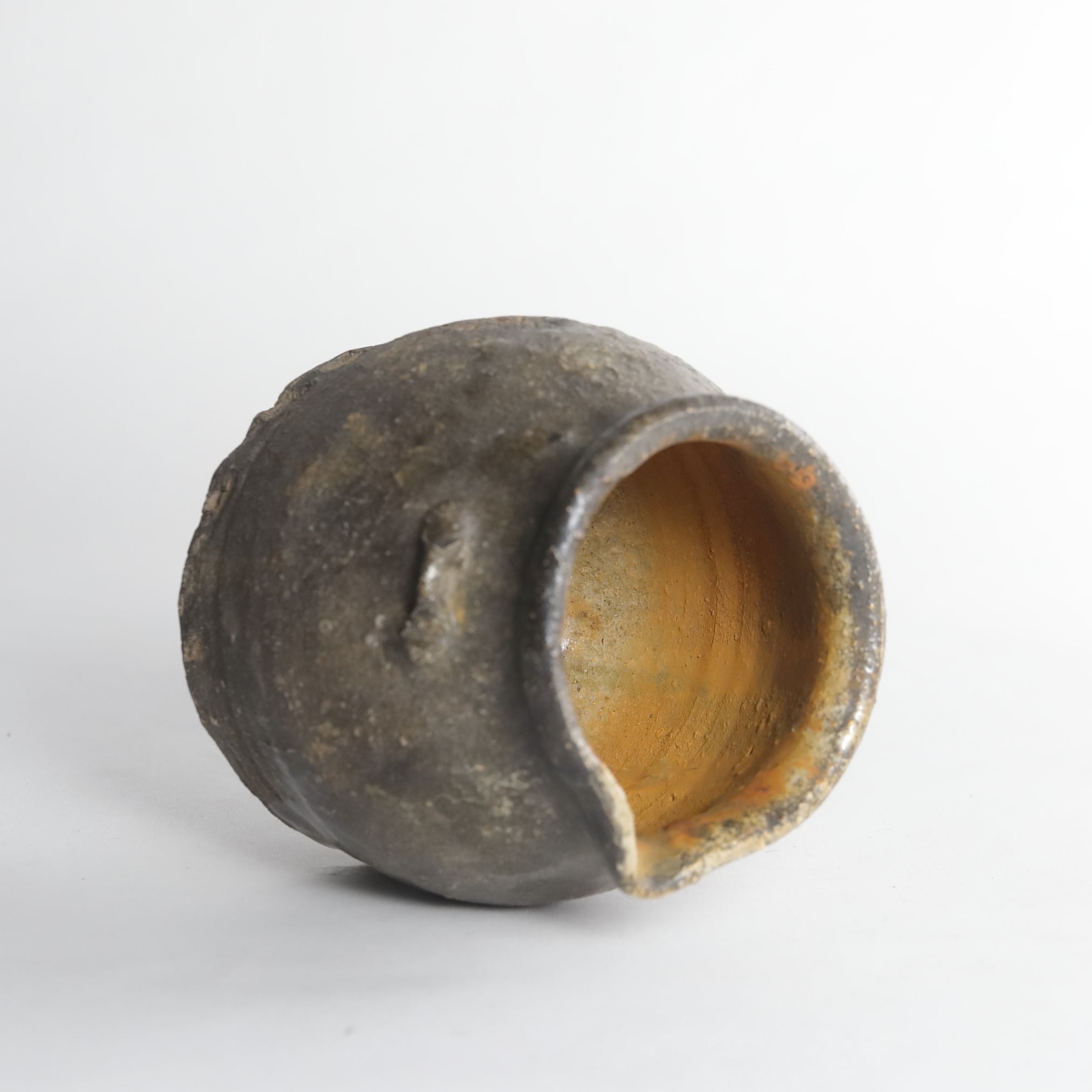 室町時代 古越前 お歯黒壺（1336–1573 CE）