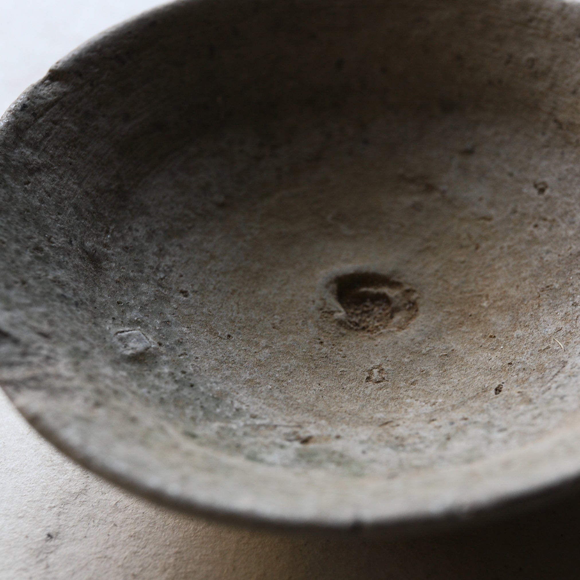 鎌倉時代 猿投窯 山皿 盃 a（1185–1333 CE） | 入蘆花（ロカニイル）