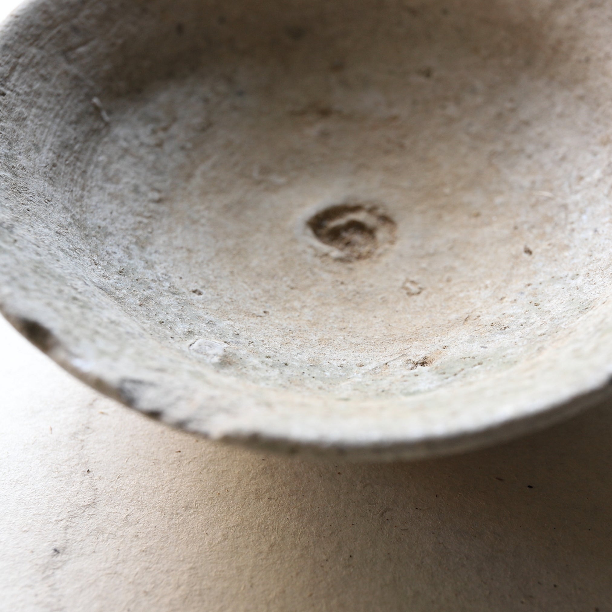 鎌倉時代 猿投窯 山皿 盃 a（1185–1333 CE） | 入蘆花（ロカニイル）