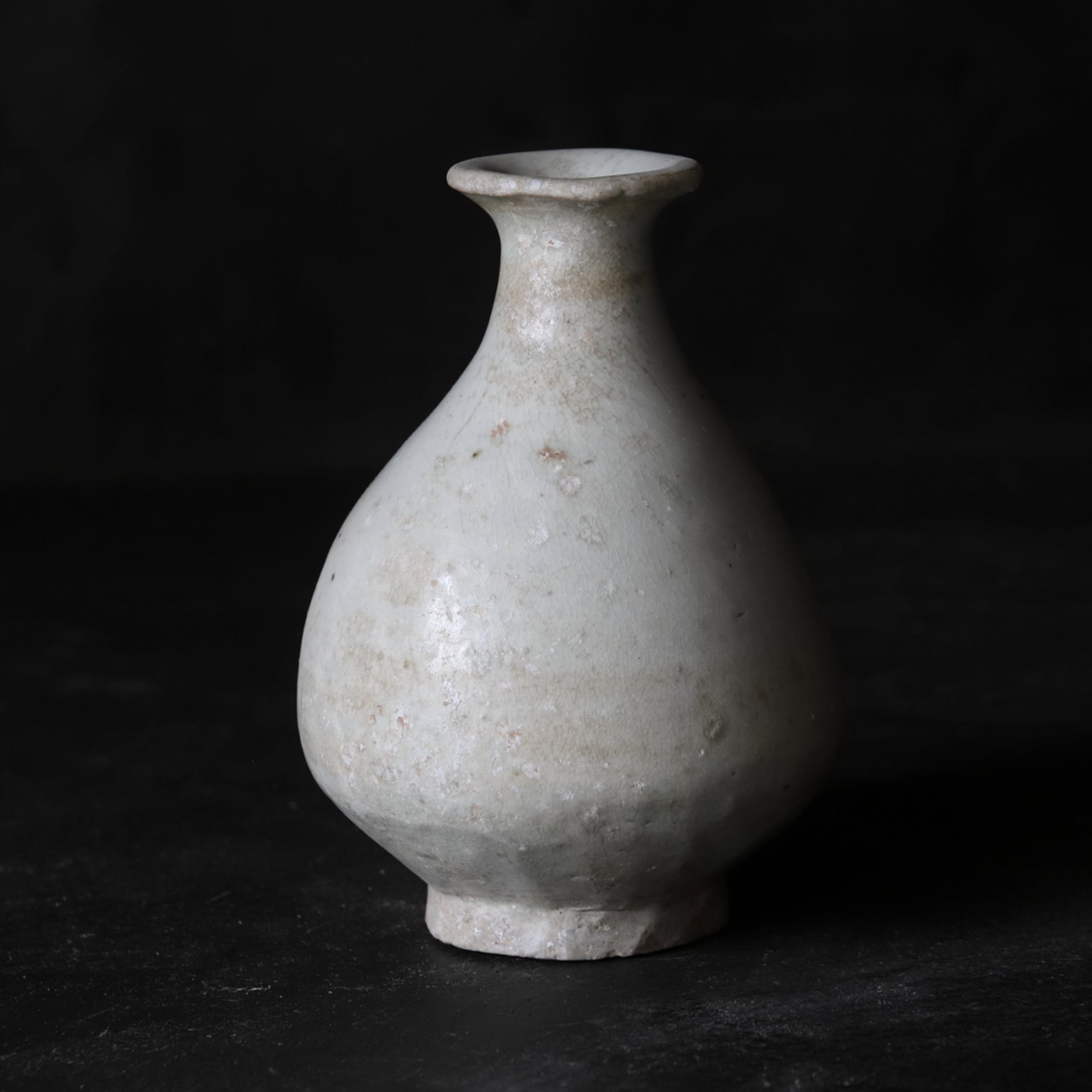 李朝 白磁面取瓶 徳利 木箱付（1392–1897 CE）