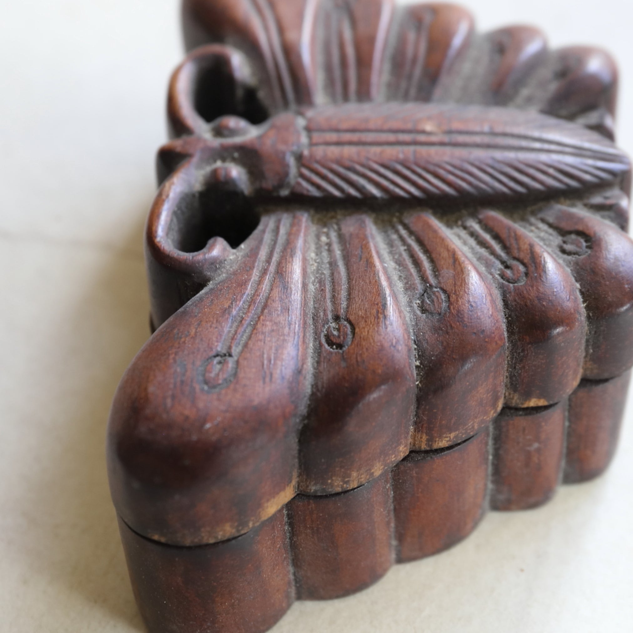 李朝 木地蝶形香合 a2（1392–1897 CE） | 入蘆花（ロカニイル）