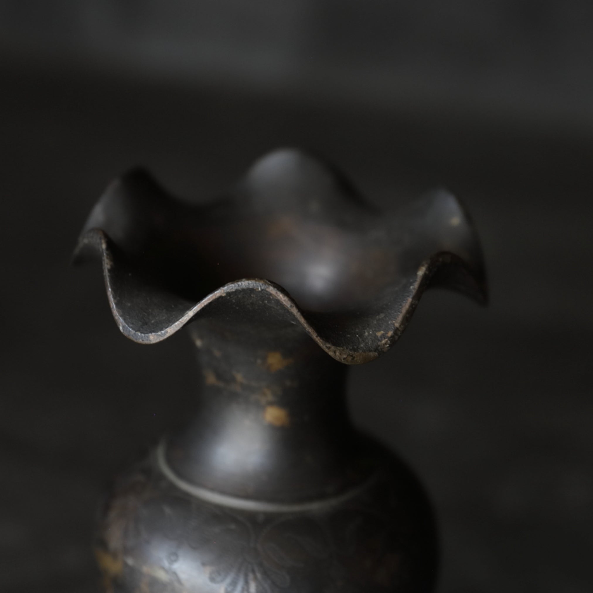 清代 唐銅輪花形花入 一対（1616–1911 CE）