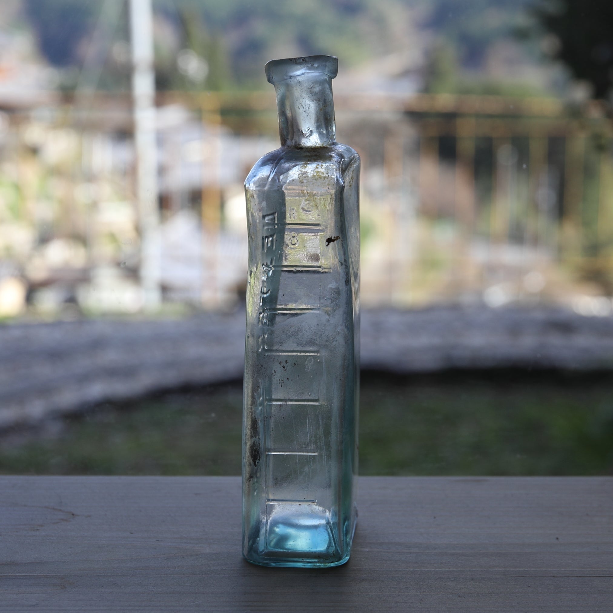 英国アンティーク ガラス瓶（近世：16–19世紀） | 入蘆花（ロカニイル）