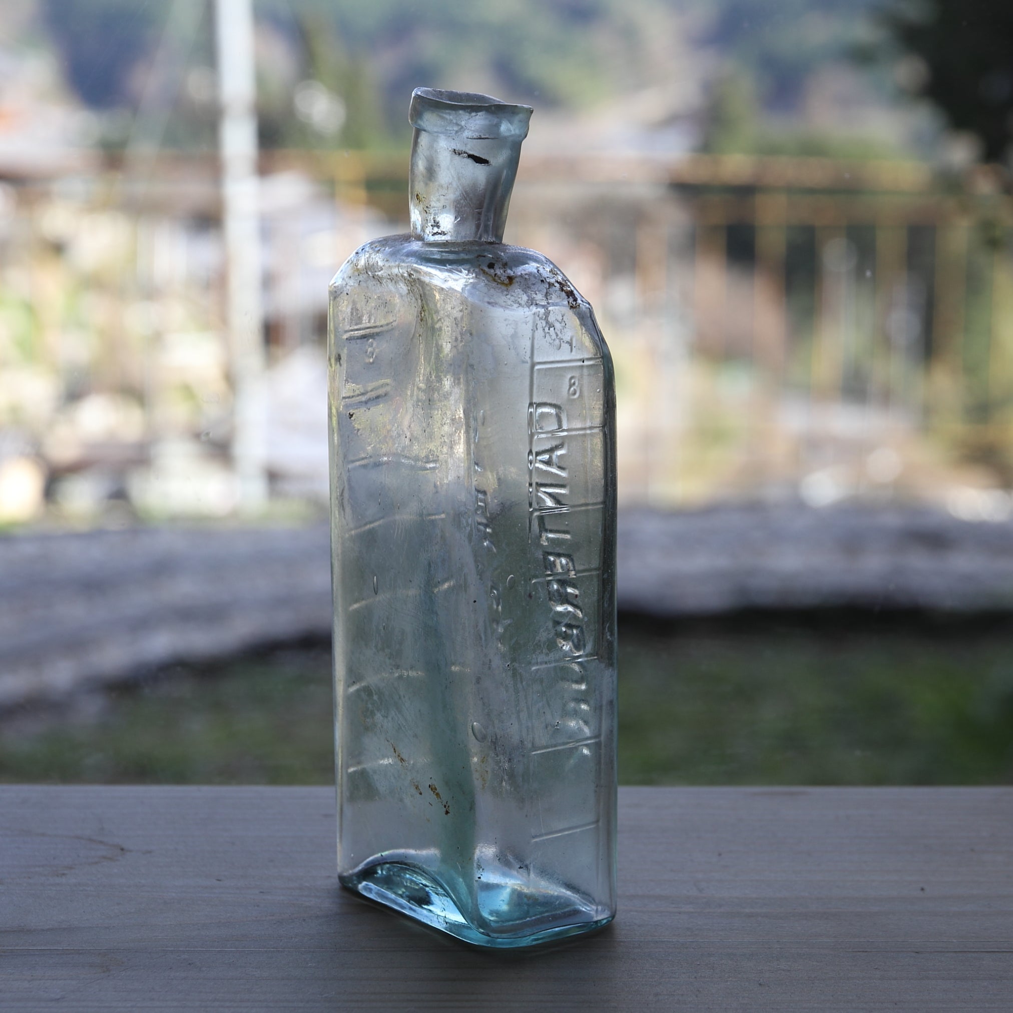 英国アンティーク ガラス瓶（近世：16–19世紀） | 入蘆花（ロカニイル）