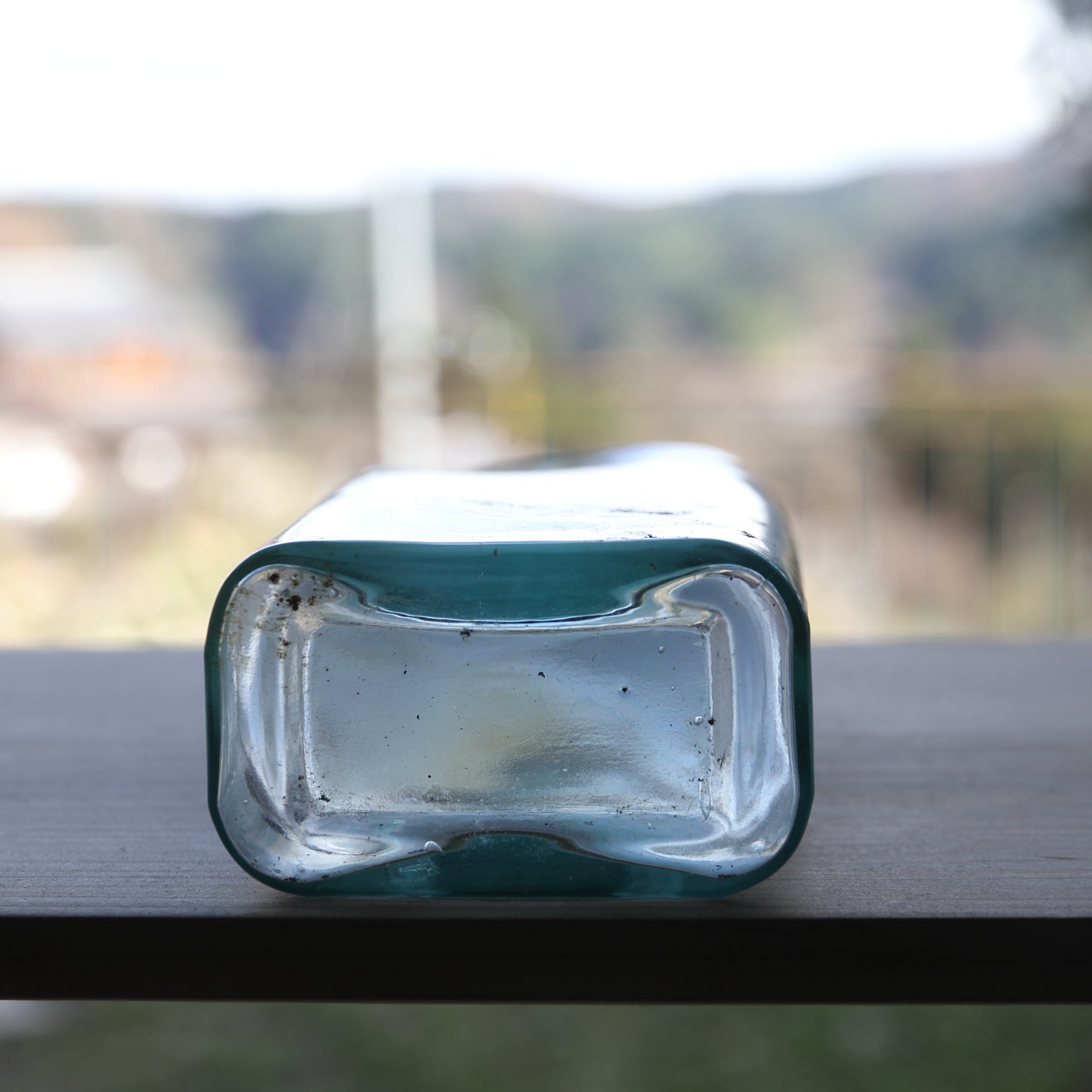 英国アンティーク ガラス瓶（近世：16–19世紀） | 入蘆花（ロカニイル）