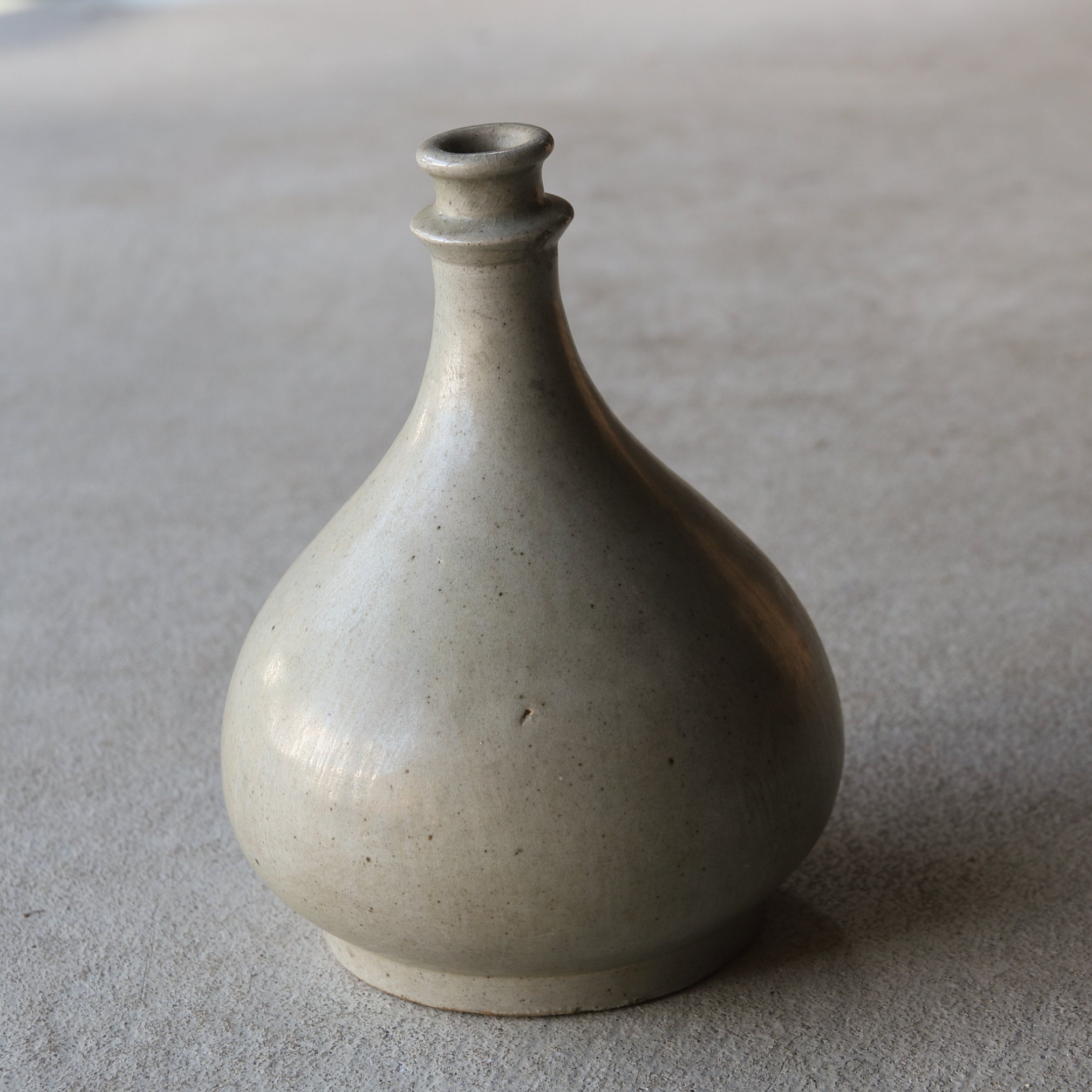 江戸時代 花輪LC文染付コンプラ瓶（1603–1867 CE） | 入蘆花（ロカニイル）