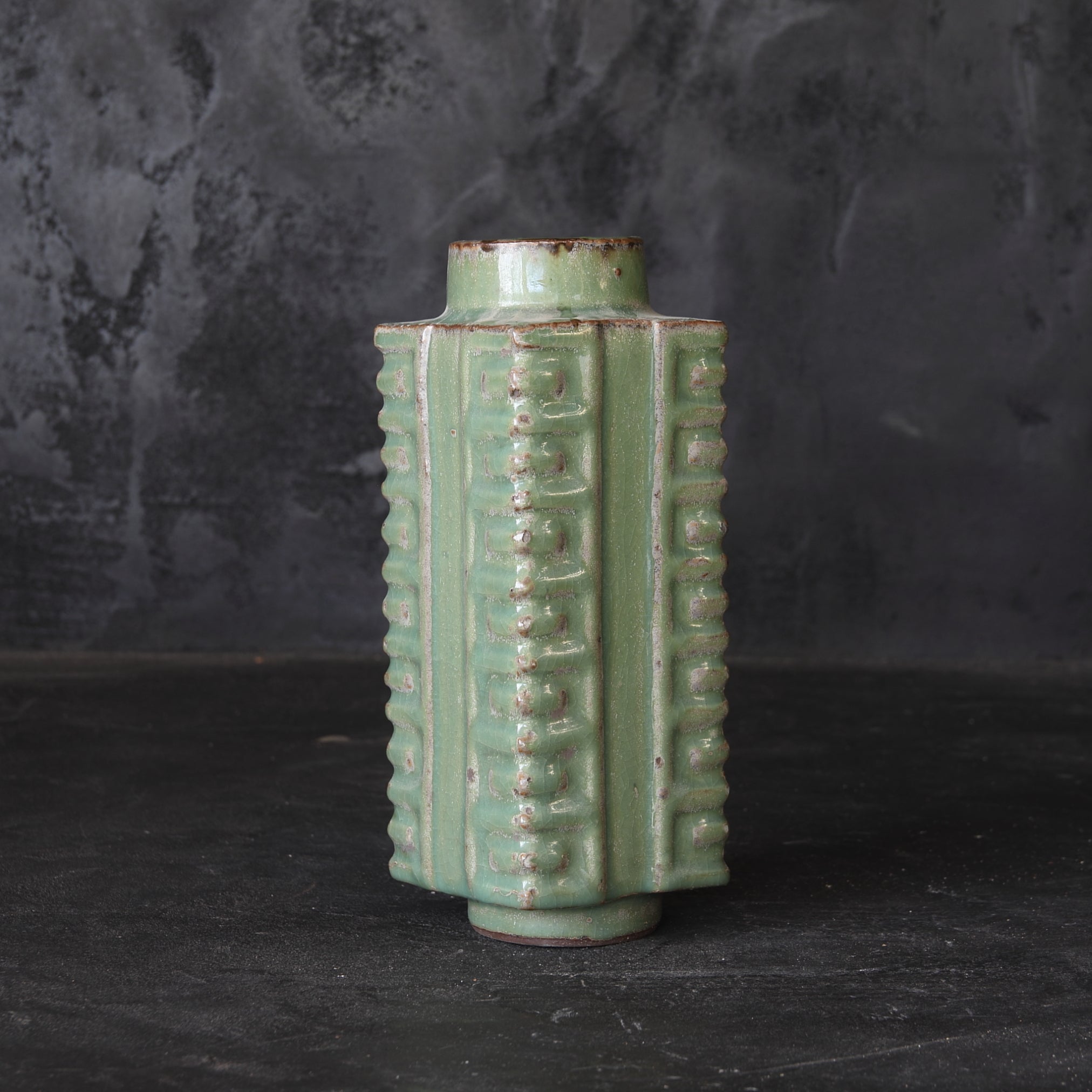 明代 青磁琮形瓶（1368–1644 CE）