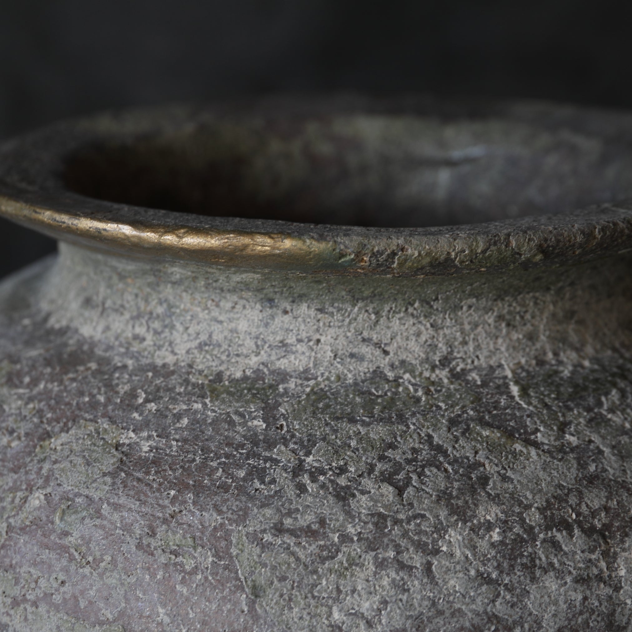 古越前焼　壷　室町時代 室町時代 古越前 お歯黒壺（1336–1573 CE） | 入蘆花（ロカニイル）