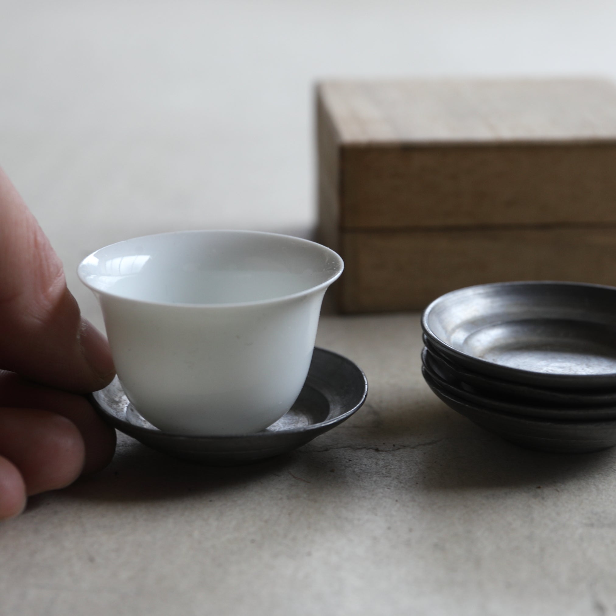 煎茶道具　古錫　花草文　茶托　五客　V　5132 煎茶道具 古錫 花草文 茶托 五客 V 5132 【公式通販】