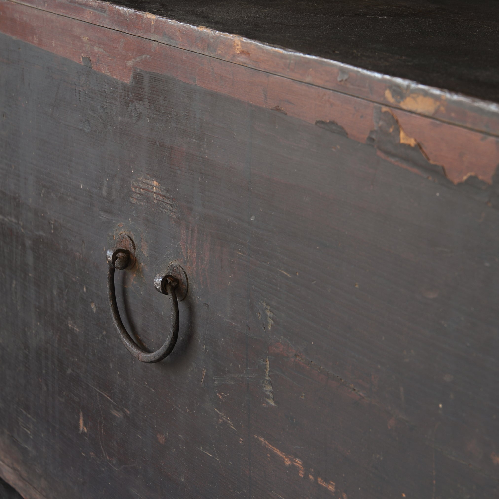 李朝 小ぶりな半閉櫃（バンダジ）（1392–1897 CE） | 入蘆花（ロカニイル）