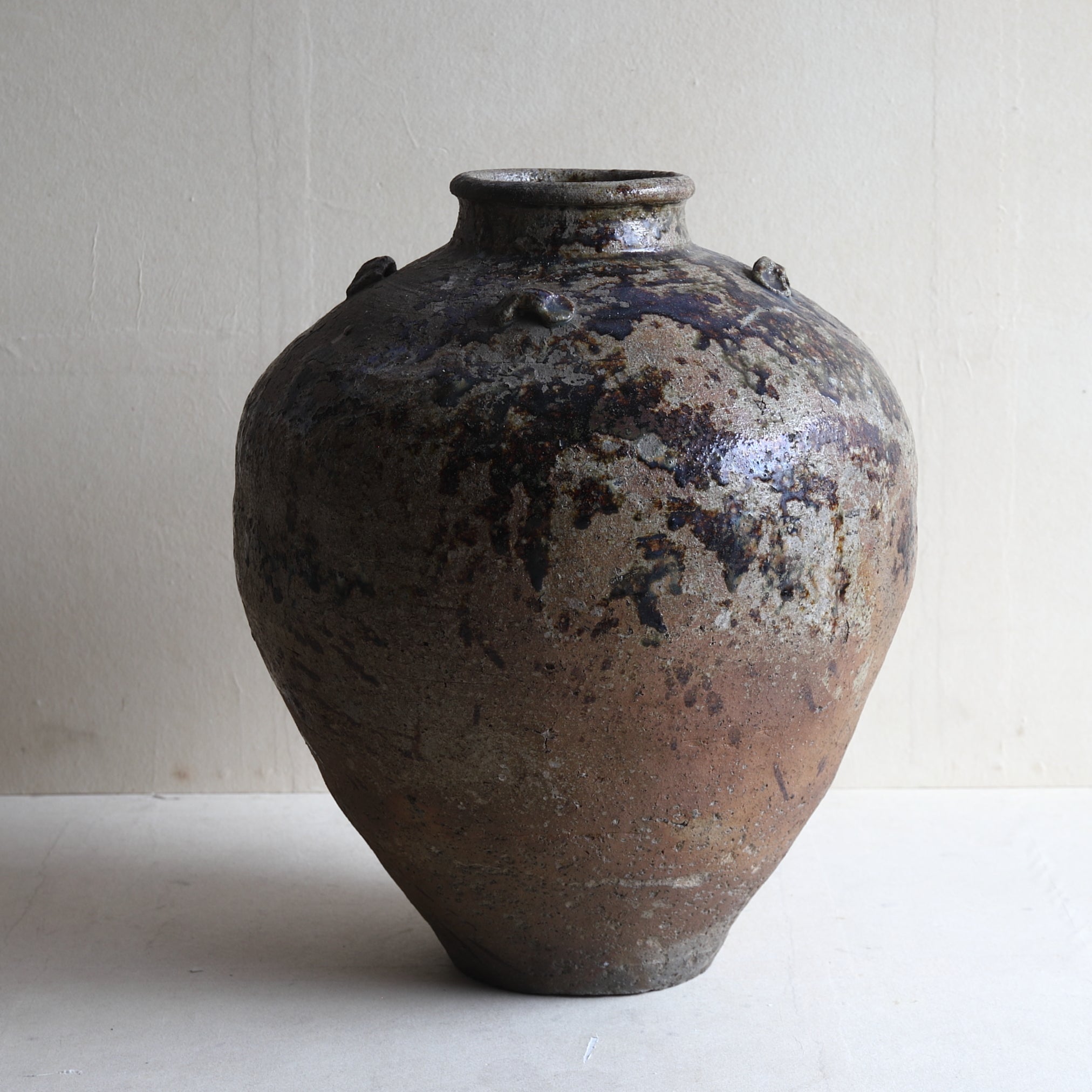 灰釉四耳壺 – 兵庫陶芸美術館 収蔵品データベース