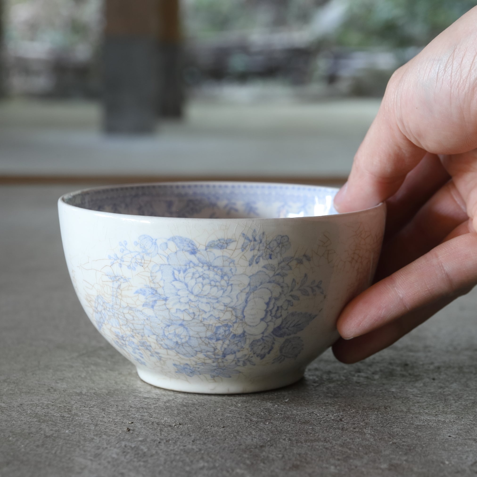 CAFÉ AU LAIT SCHALE, Unterglasurblaue mit Blumenmotiv, Britische Antiquitäten, Frühe Neuzeit（16.–19. Jahrhundert）