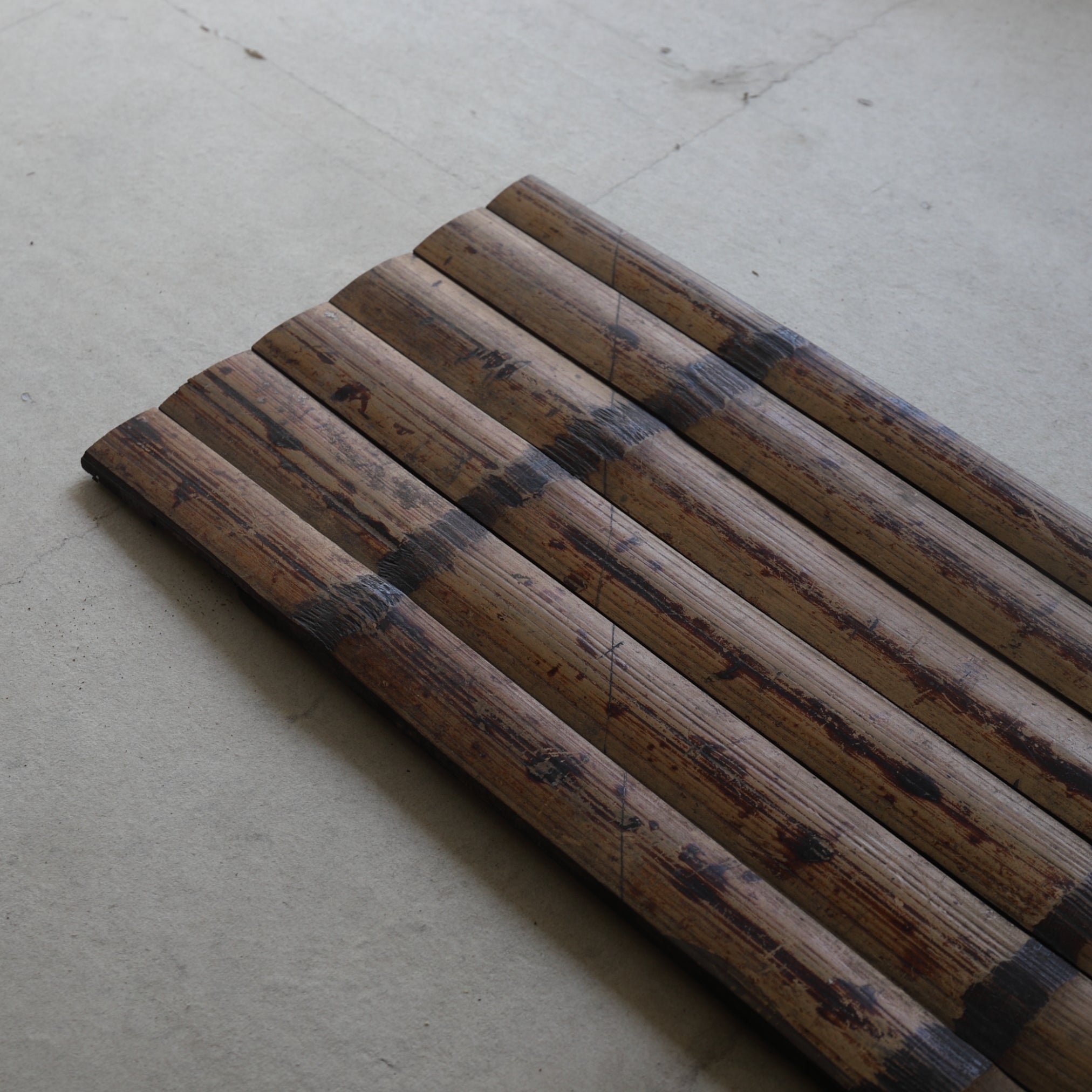 江戸時代 竹組敷板（1603–1867 CE） | 入蘆花（ロカニイル）