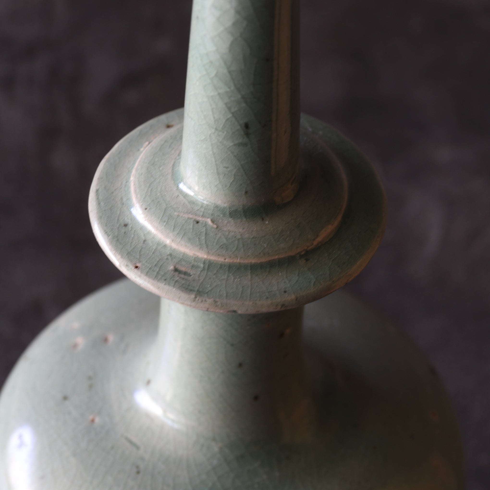 KUNDIKA BOTTLE Celadon with incised flower / 12th C / Korean Antique