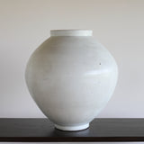 White porcelain full moon jar Tarhanali, Joseon Dynasty / 1392-1897