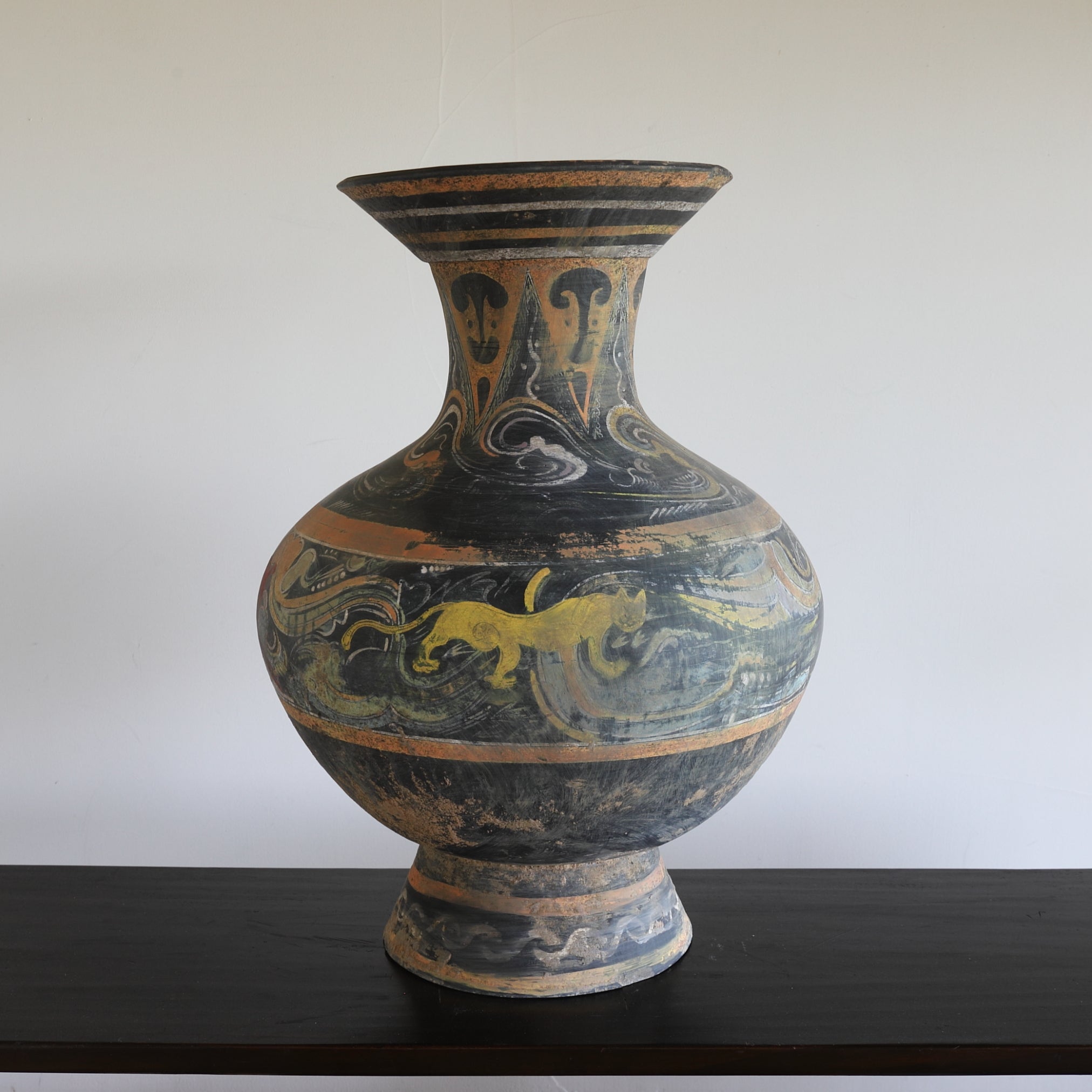 Gray porcelain jar with colorful cloud pattern, Han dynasty/206BCE-220CE