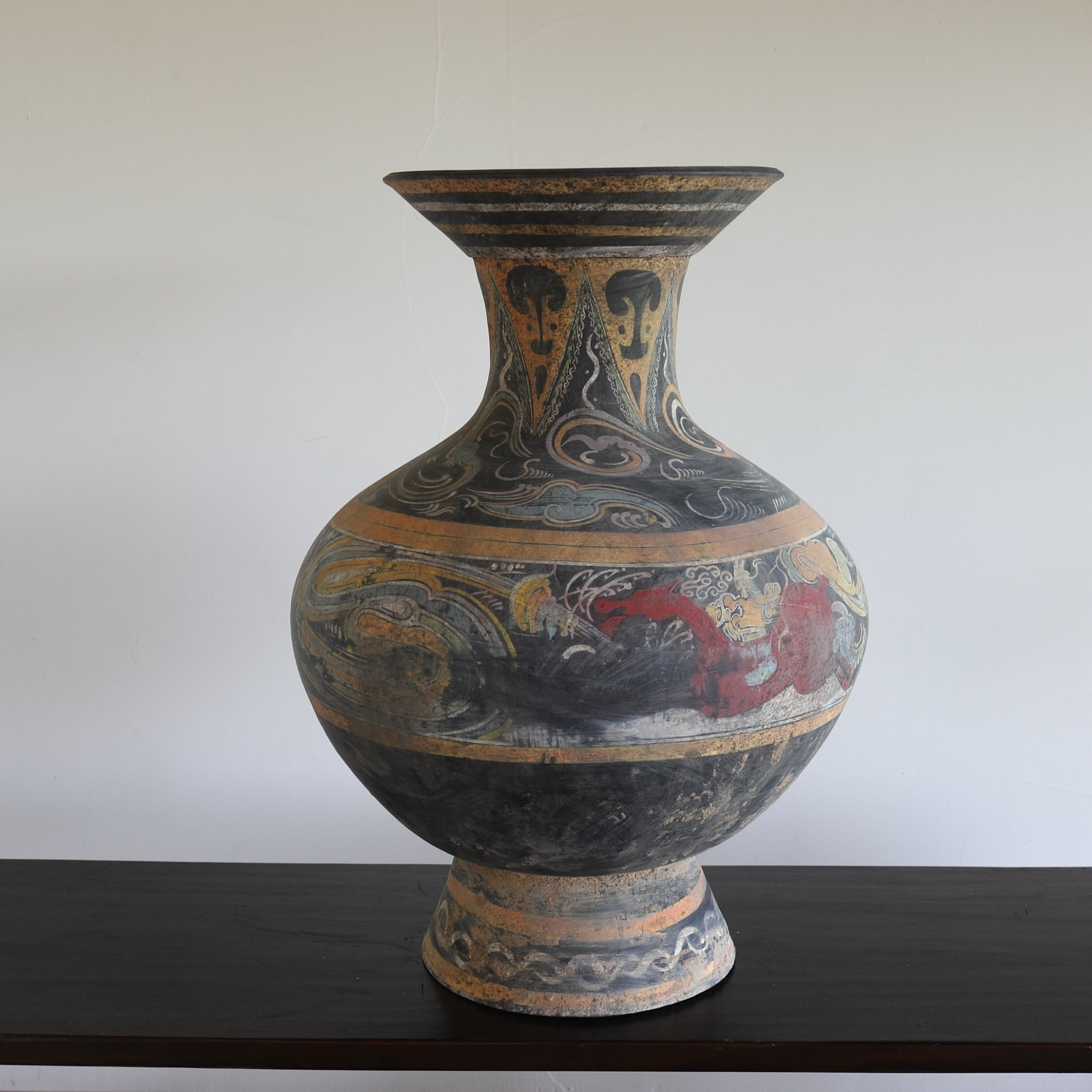 Gray porcelain jar with colorful cloud pattern, Han dynasty/206BCE-220CE