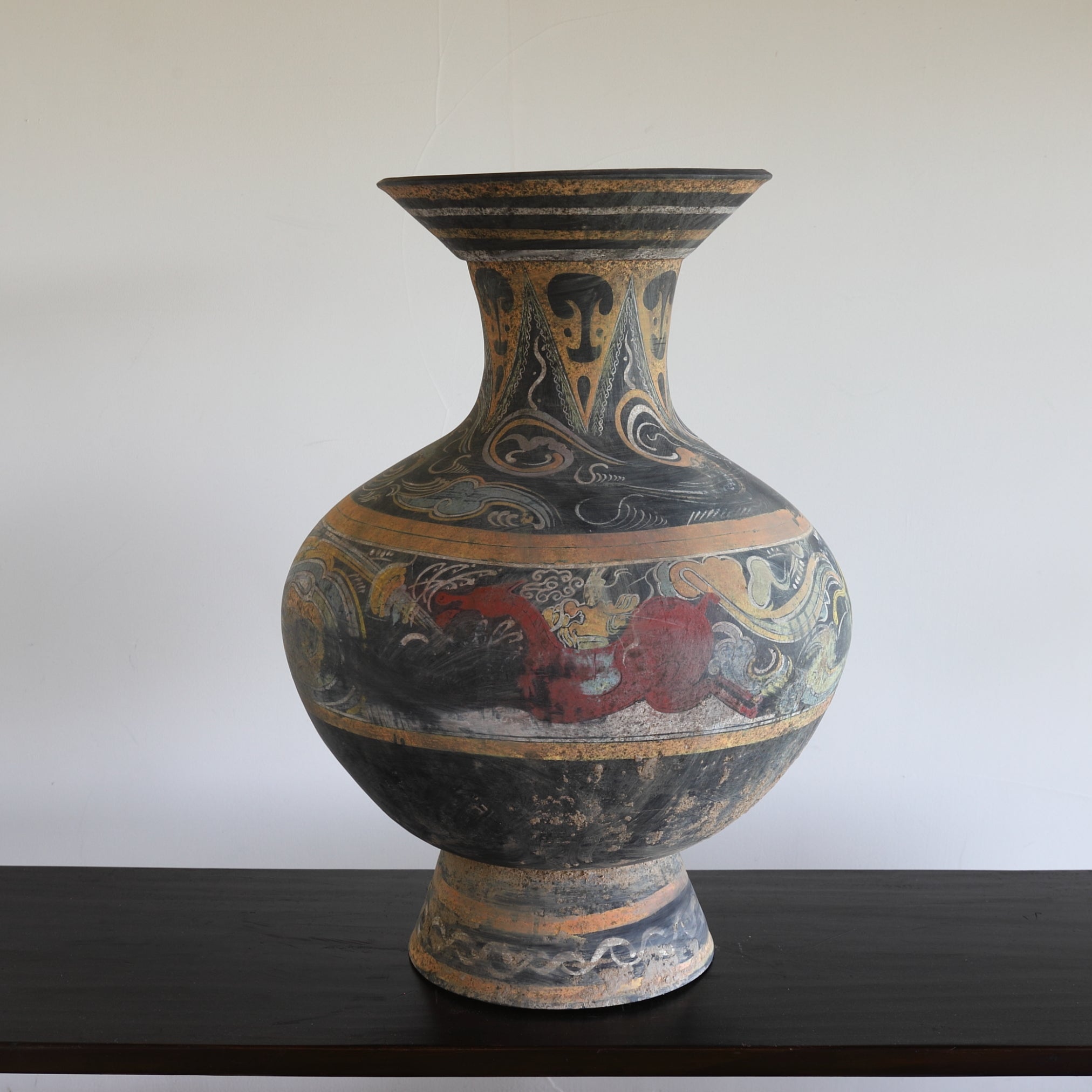 Gray porcelain jar with colorful cloud pattern, Han dynasty/206BCE-220CE