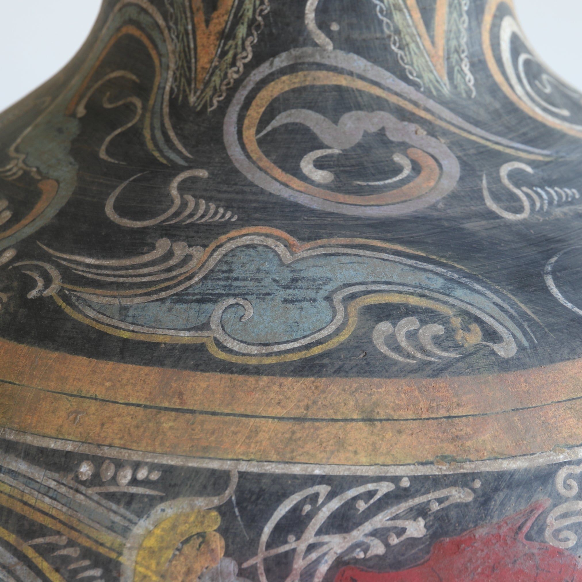 Gray porcelain jar with colorful cloud pattern, Han dynasty/206BCE-220CE