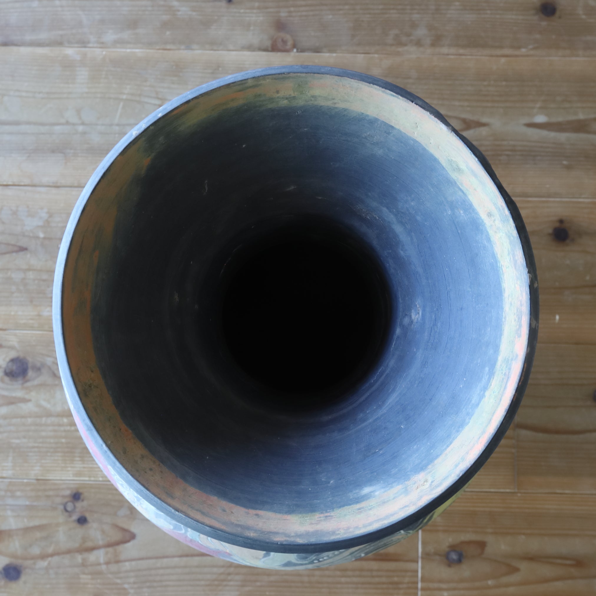 Gray porcelain jar with colorful cloud pattern, Han dynasty/206BCE-220CE