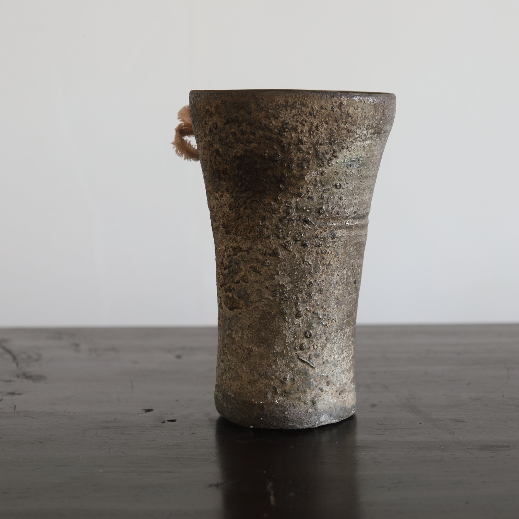 古墳時代 須恵器 掛花入（250–581 CE） | 入蘆花（ロカニイル）