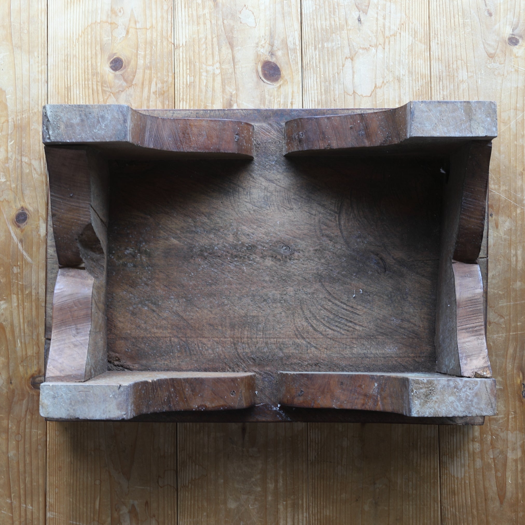 李朝 木台（1392–1897 CE） | 入蘆花（ロカニイル）