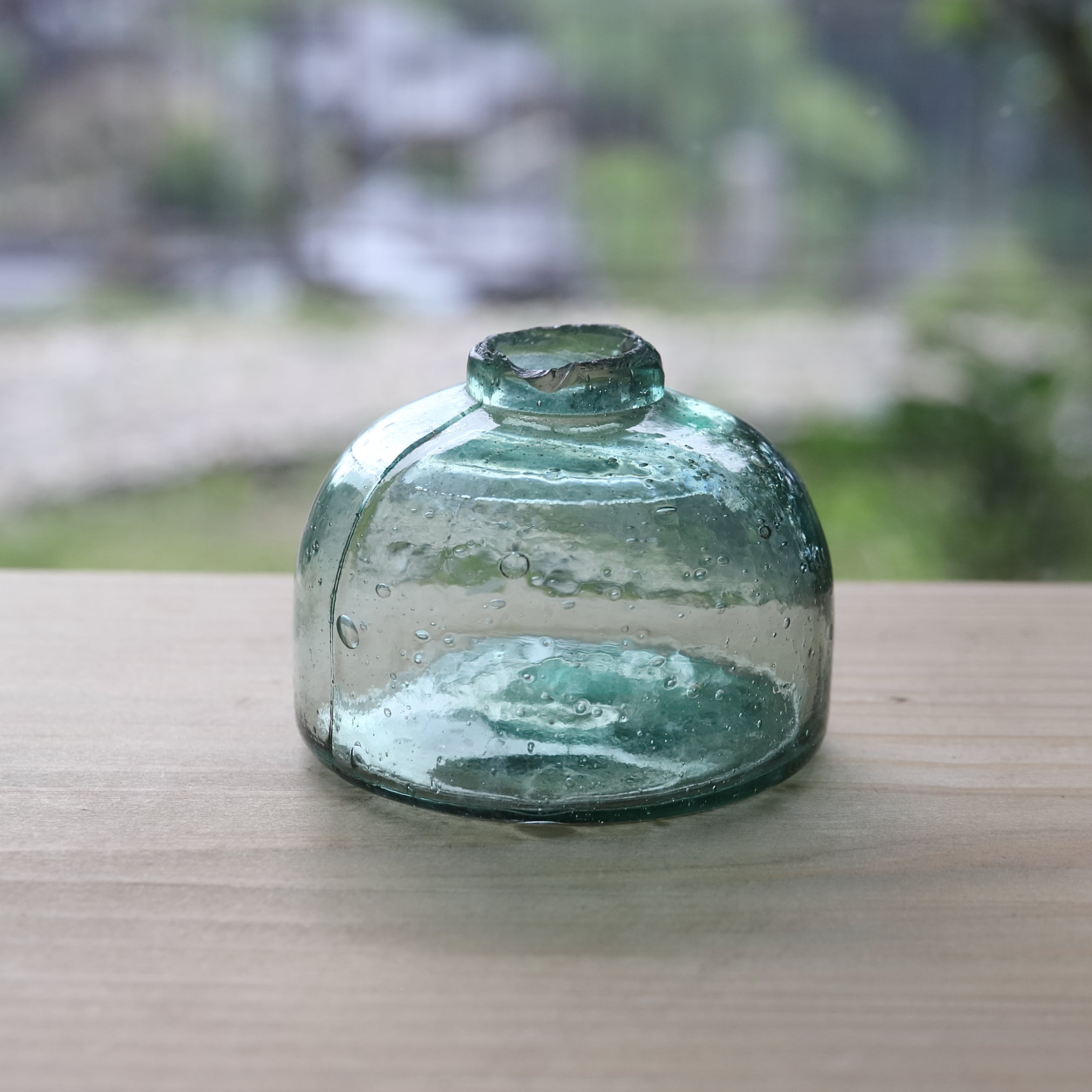 大正 アンティーク 気泡混じりの古硝子小壷（緑）（1912–1926 CE）