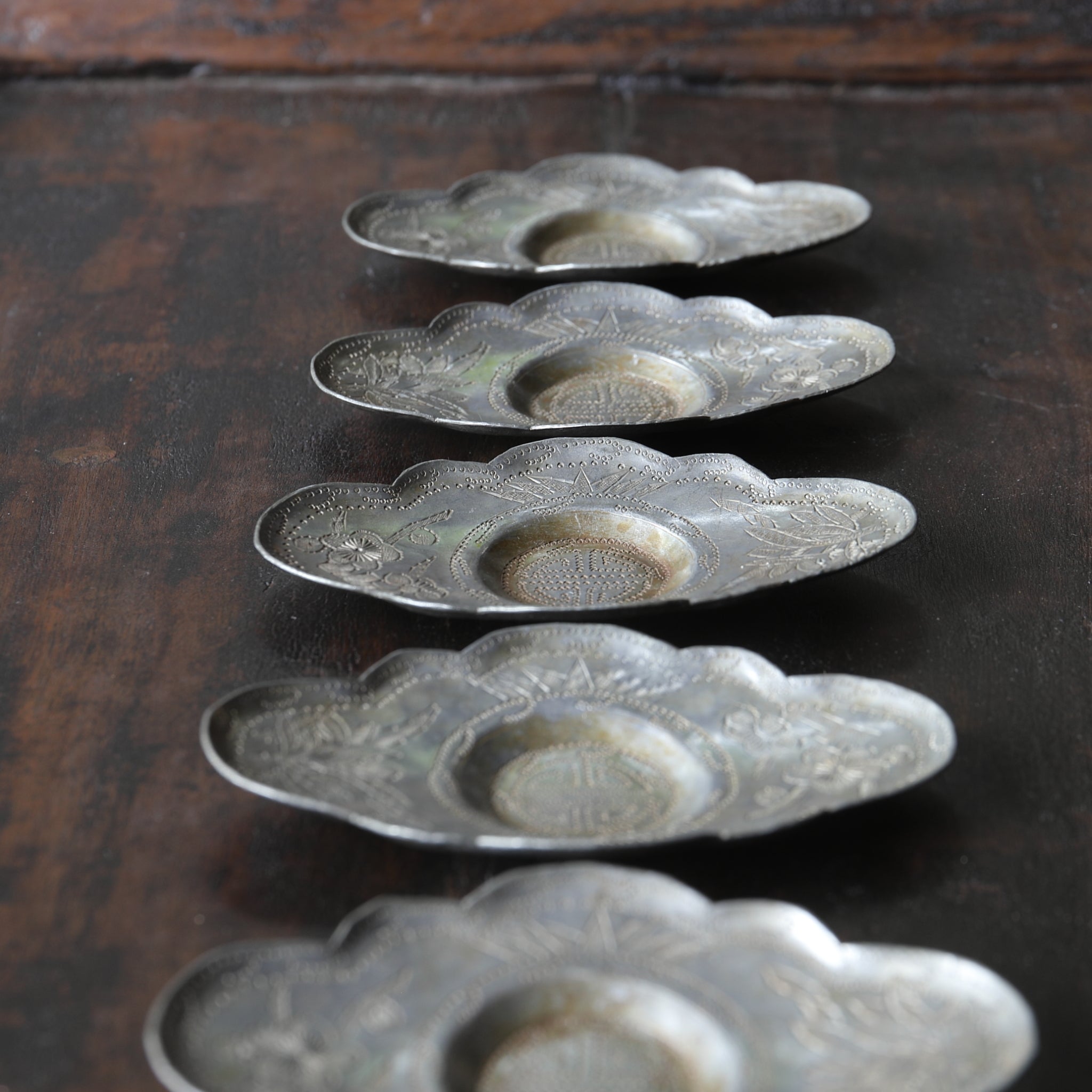 清代 古錫陰刻梅華文小花形茶托 5客揃（1616–1911 CE） | 入蘆花