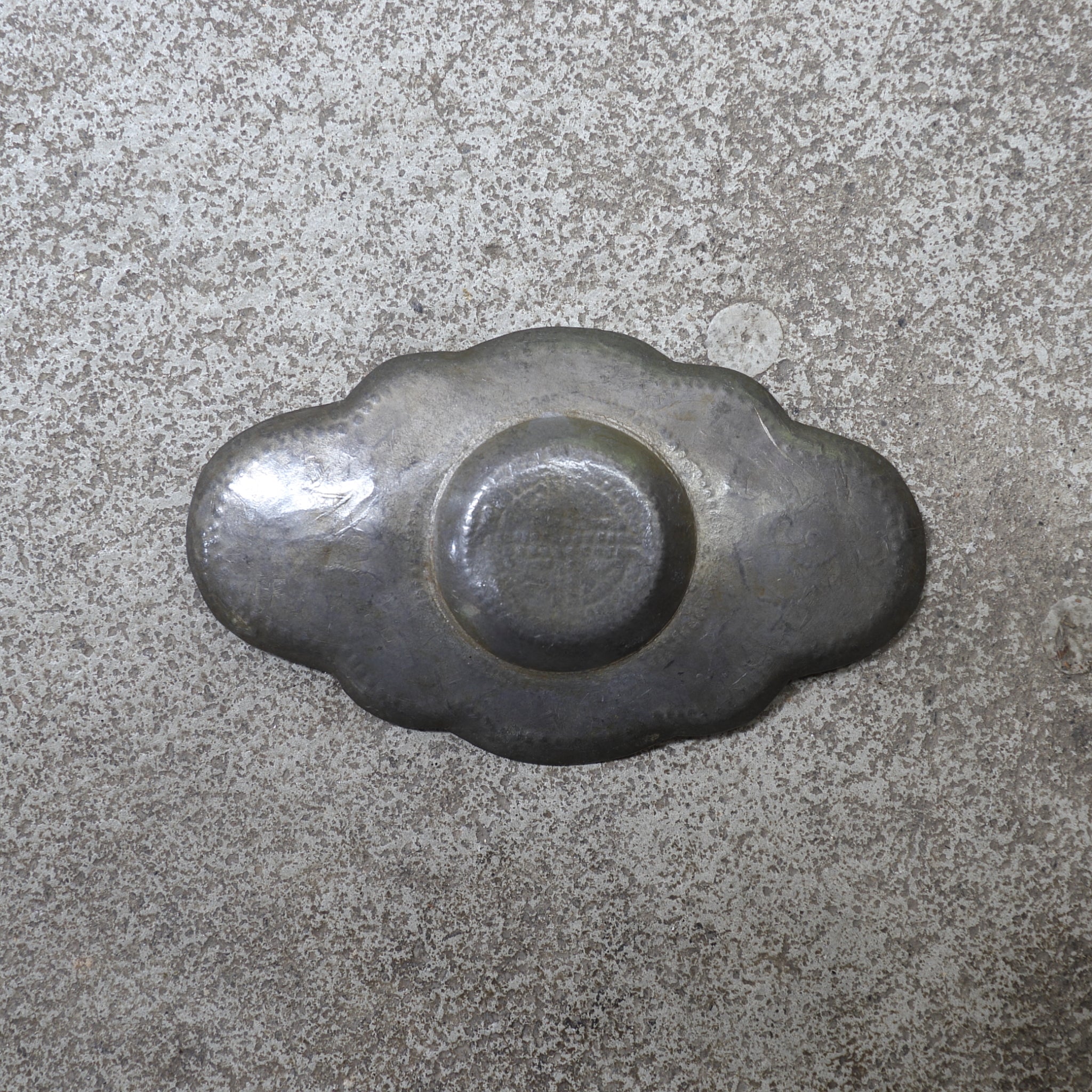 清代 古錫陰刻梅華文小花形茶托 5客揃（1616–1911 CE） | 入蘆花