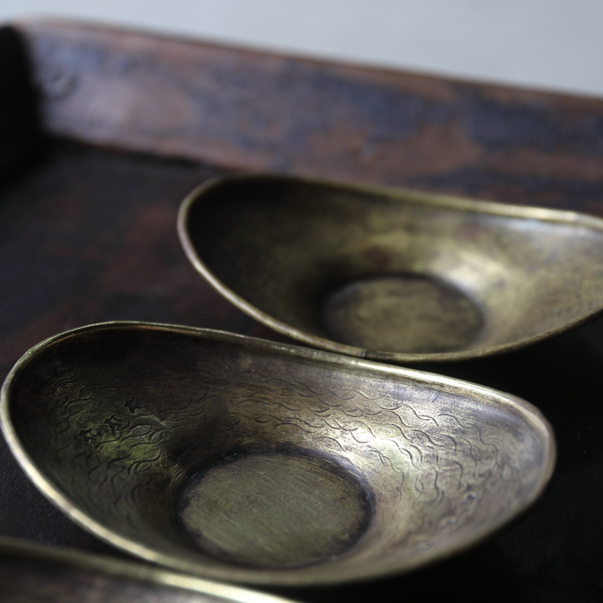 Old copper oval tea bowl with houndstooth engravings, Taisho period/1912-1926CE