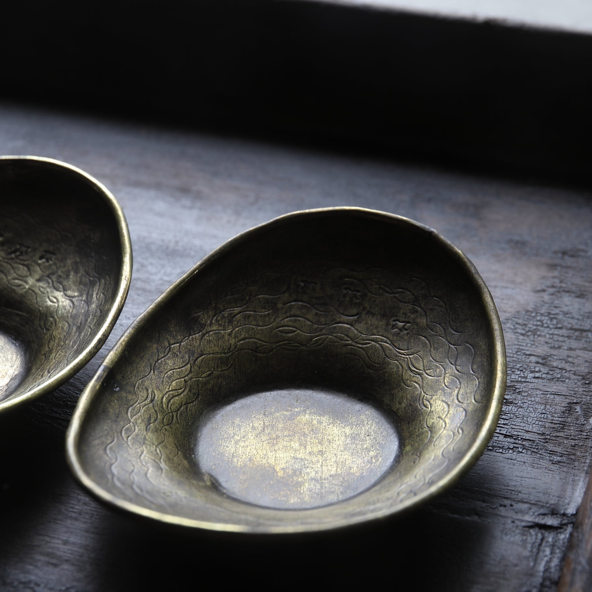 Old copper oval tea bowl with houndstooth engravings, Taisho period/1912-1926CE