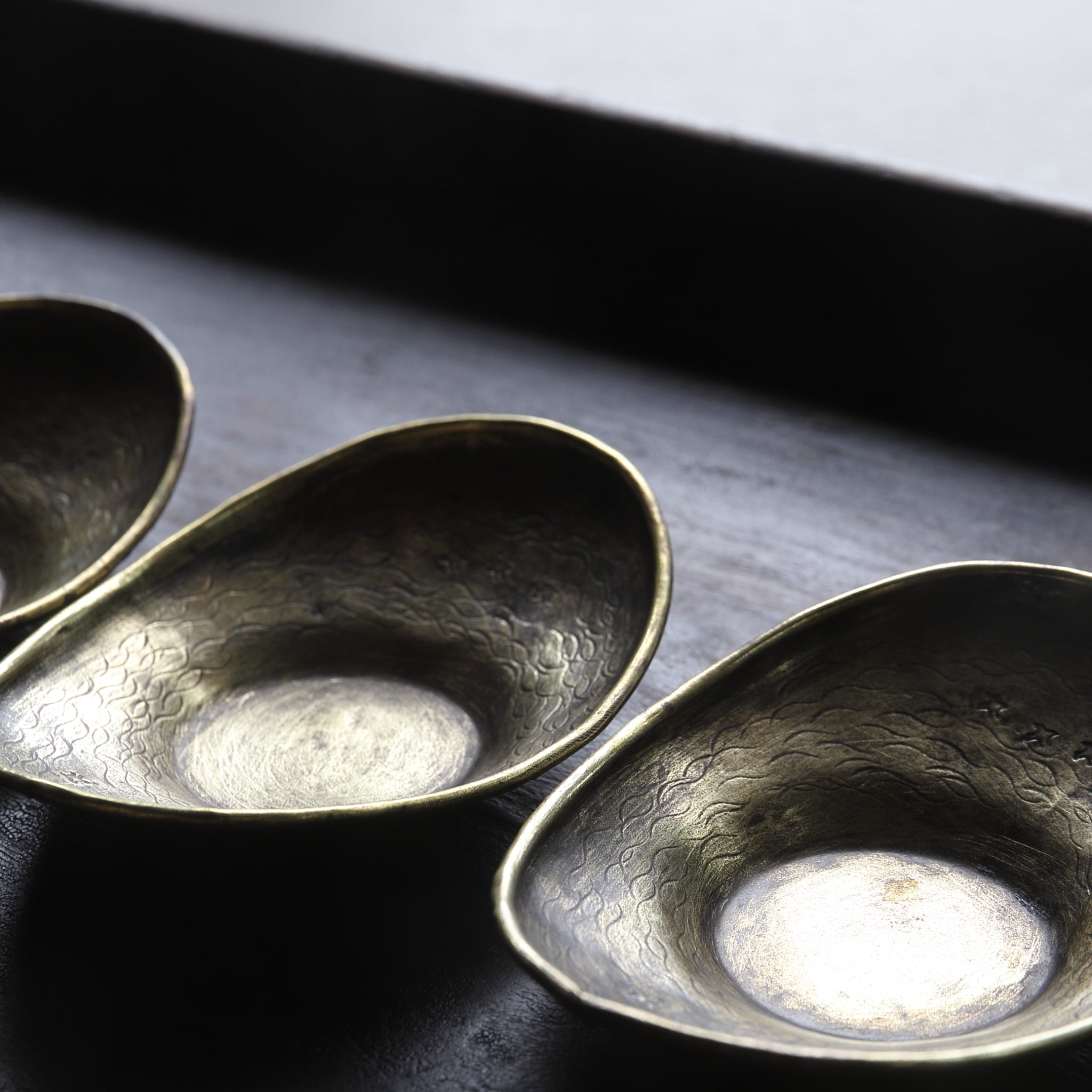 Old copper oval tea bowl with houndstooth engravings, Taisho period/1912-1926CE