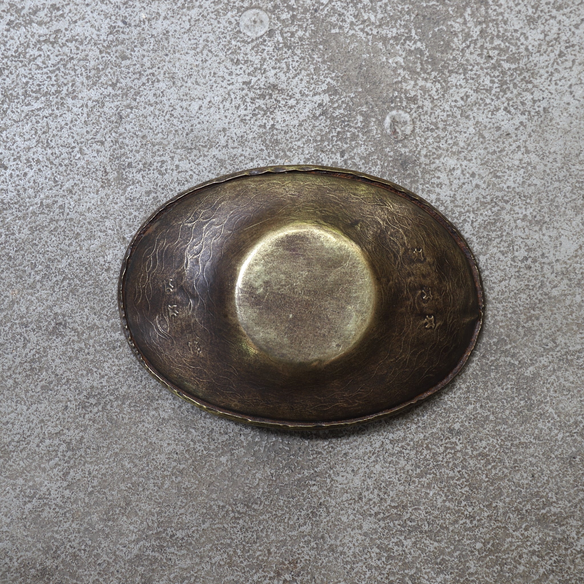 Old copper oval tea bowl with houndstooth engravings, Taisho period/1912-1926CE