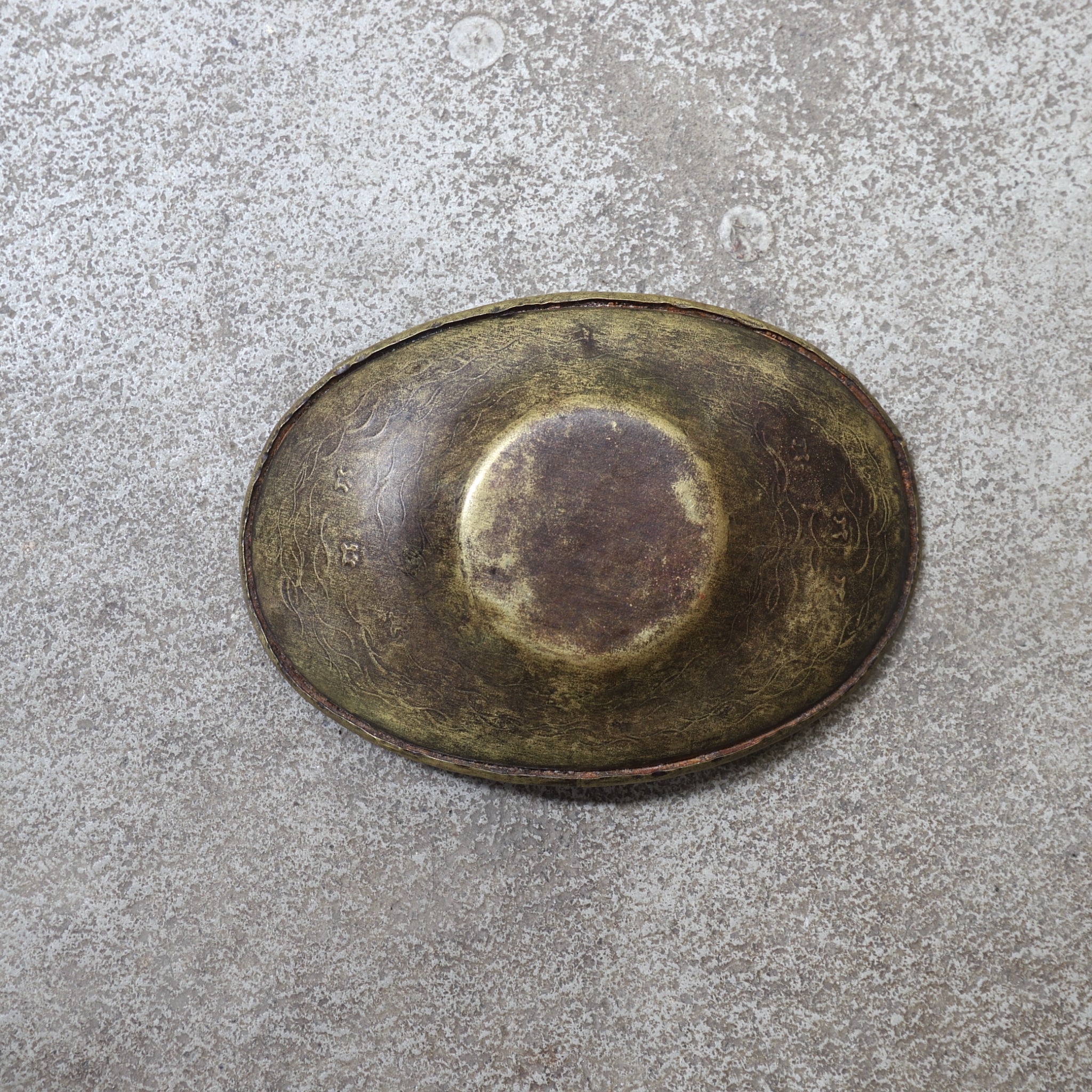 Old copper oval tea bowl with houndstooth engravings, Taisho period/1912-1926CE