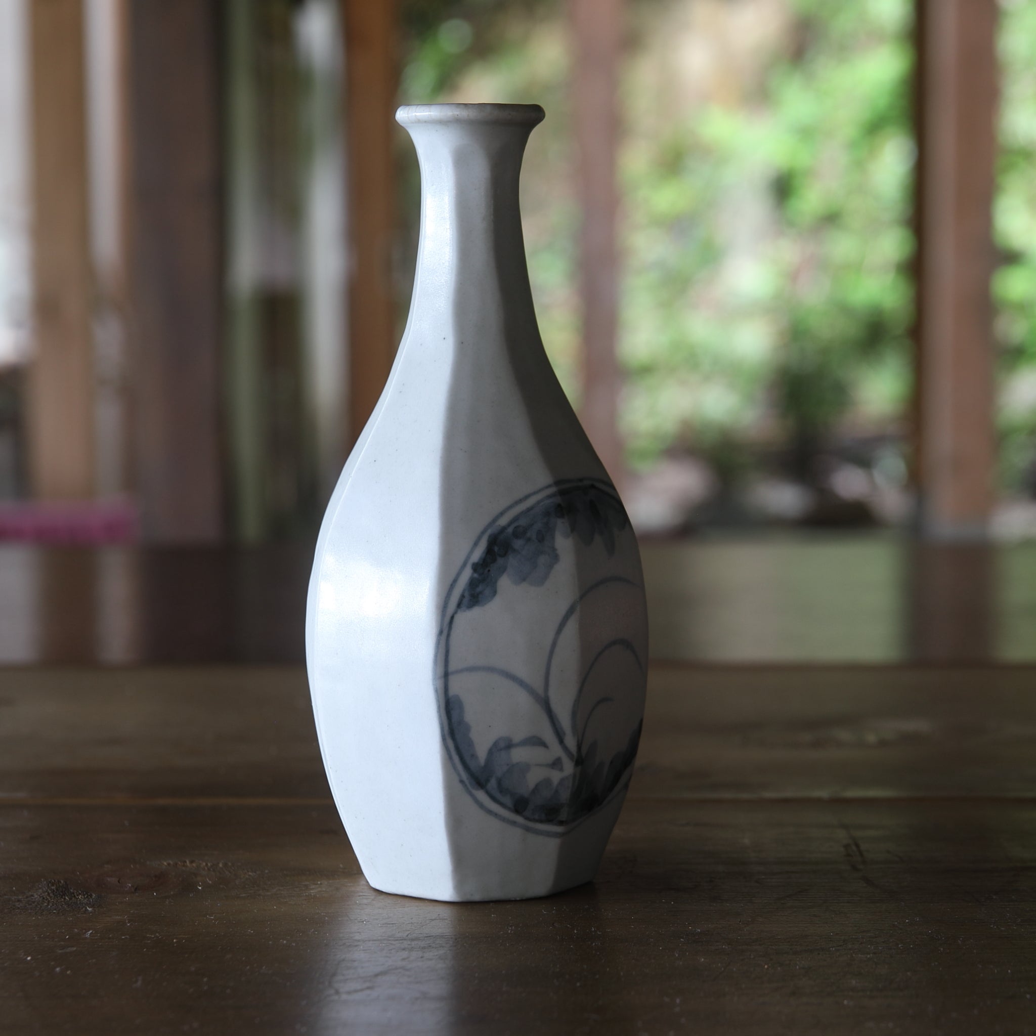 Joseon Dynasty white porcelain bottle with window painting and grass motif, Joseon Dynasty/1392-1897CE