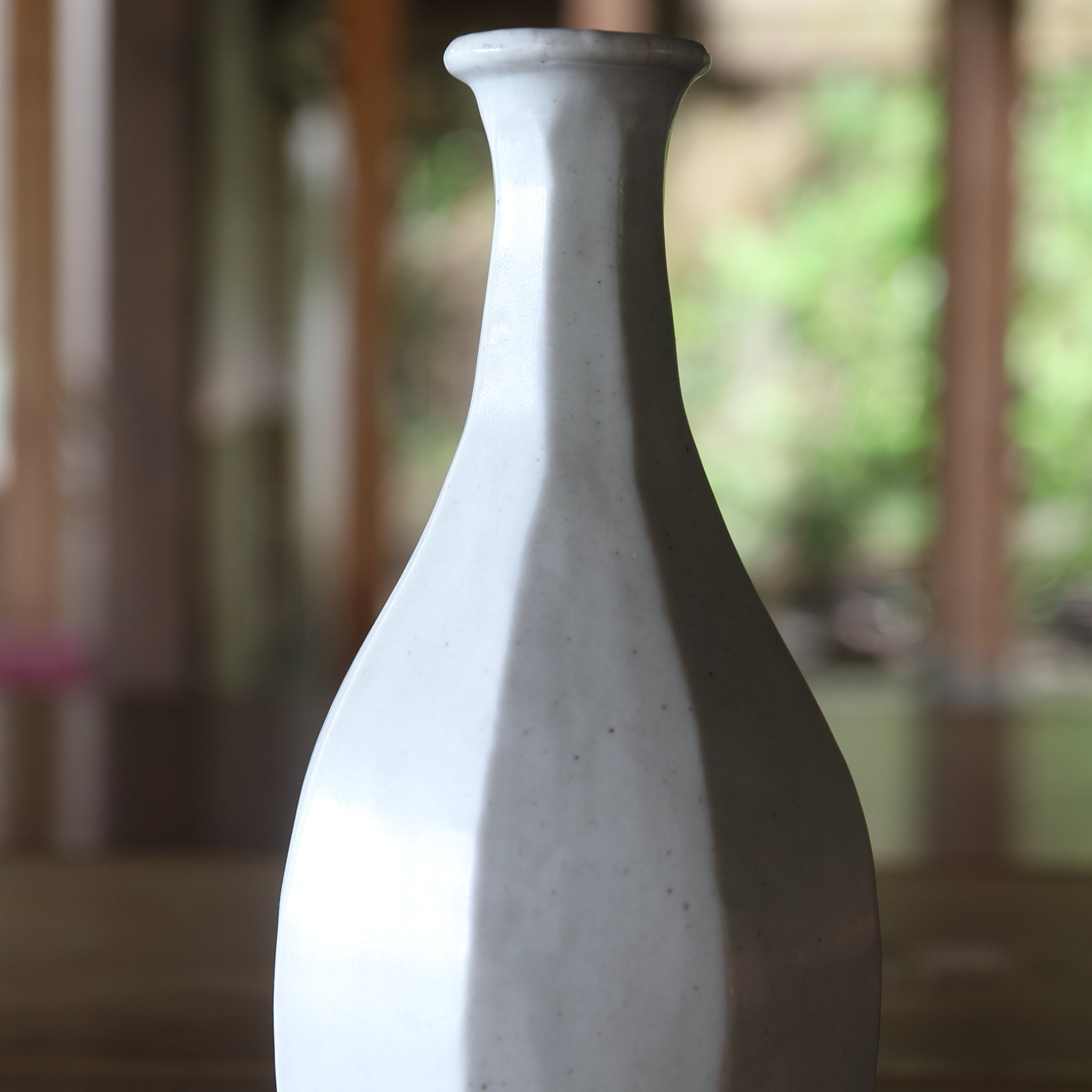 Joseon Dynasty white porcelain bottle with window painting and grass motif, Joseon Dynasty/1392-1897CE