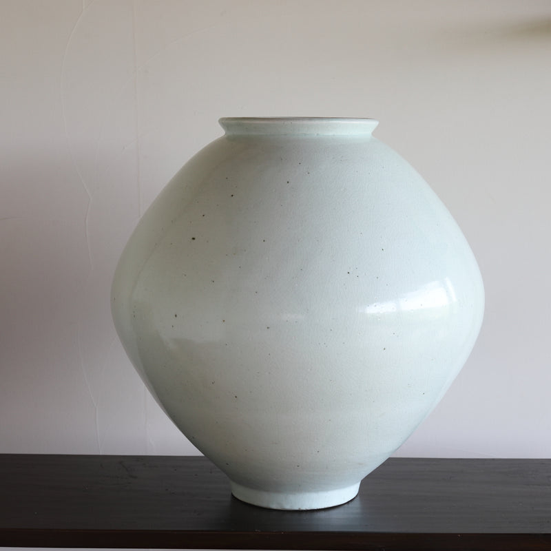 Joseon Dynasty White Porcelain Full Moon Jar, Talhanari, Joseon Dynasty (1392-1897CE)
