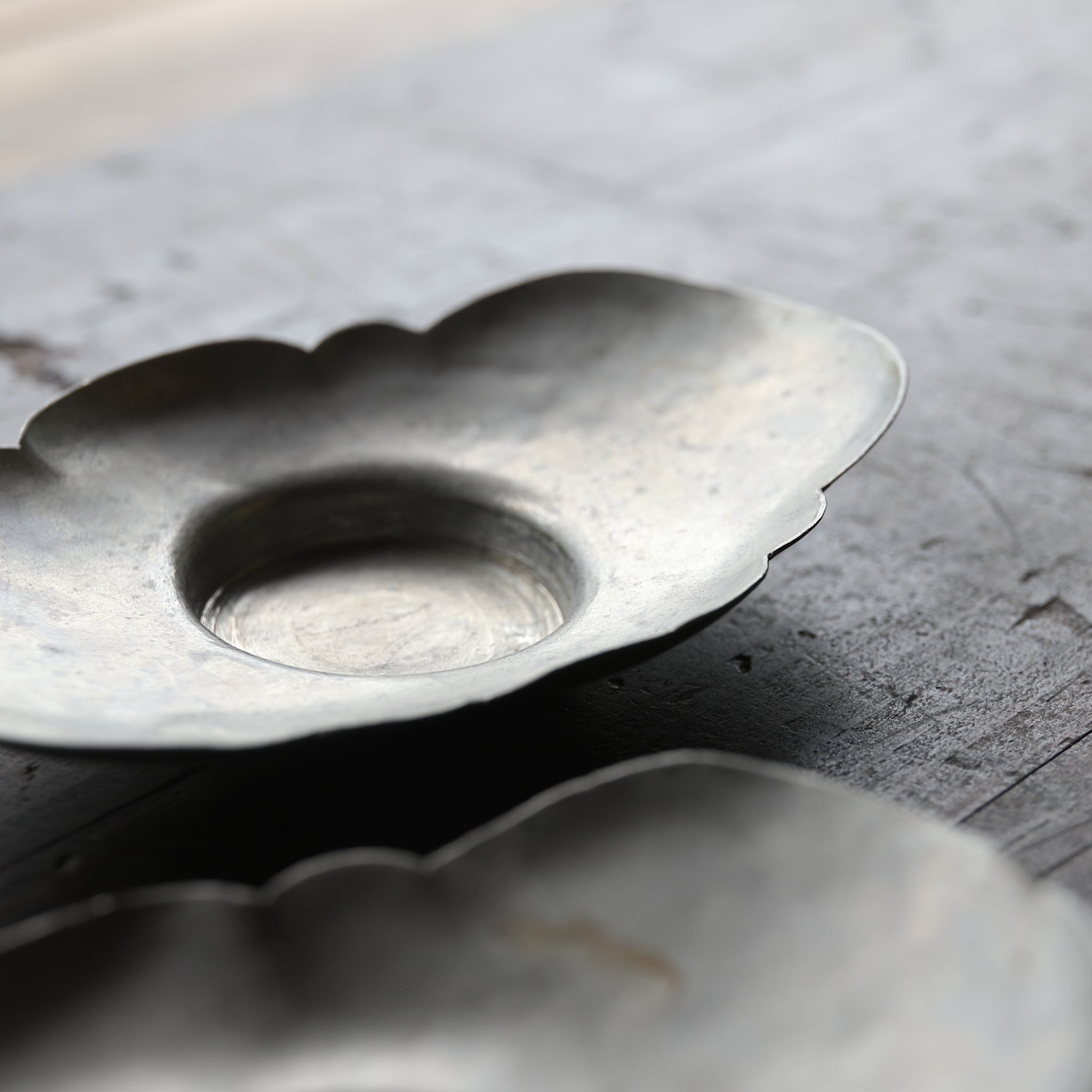 Qing Dynasty Antique Tin Flower-shaped Tea Tray with Inscription, Qing Dynasty (1616-1911CE)