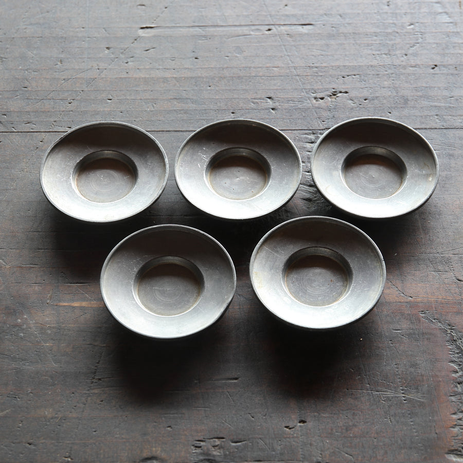 ALTE RUNDE ZINNERNE UNTERTASSE, 5er-Set, Qing-Dynastie（1616–1911 n. Chr.）
