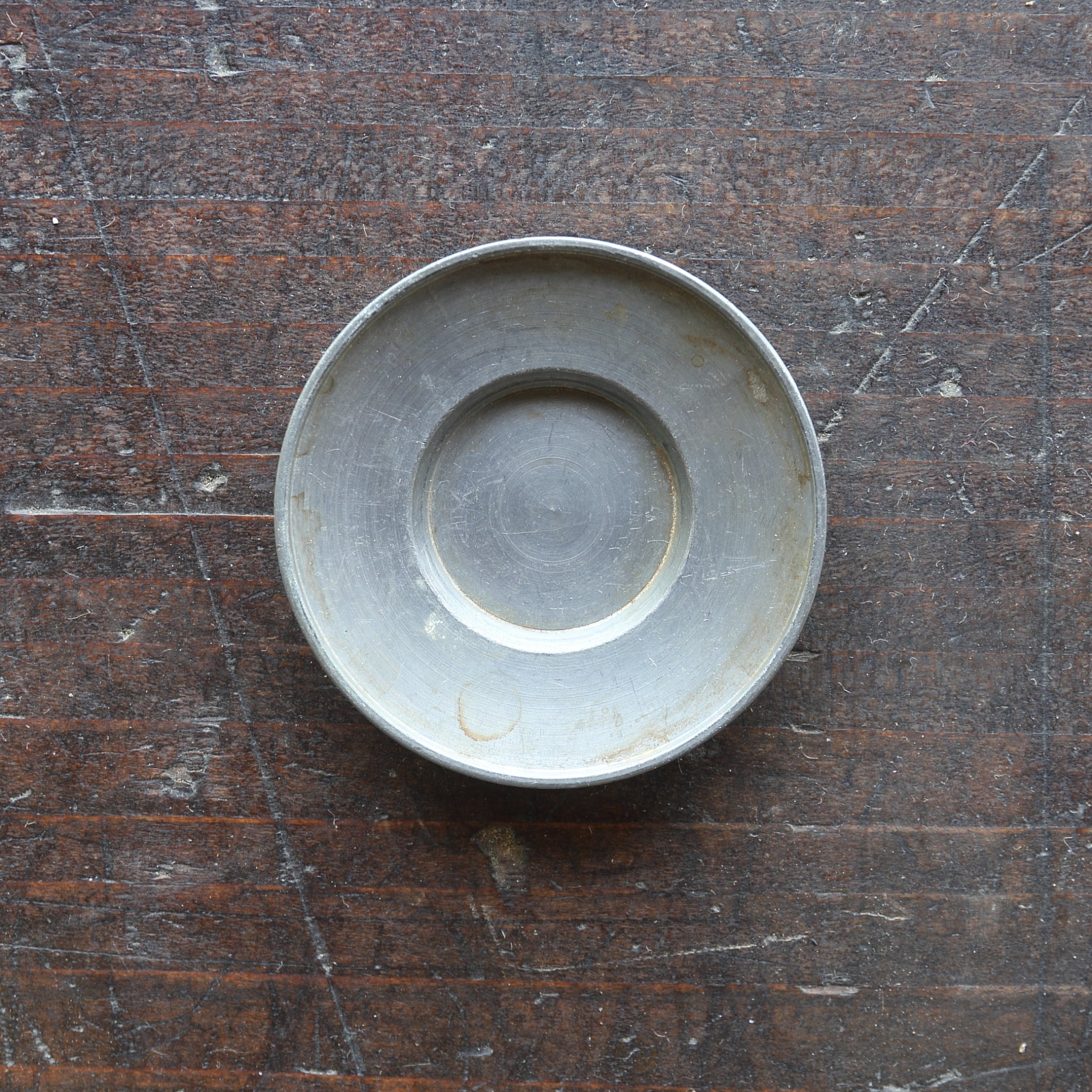 清代 古錫円形茶托 5客揃（1616–1911 CE） | 入蘆花（ロカニイル）