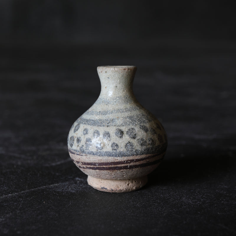 宋胡录铁绘小壶，12至16世纪