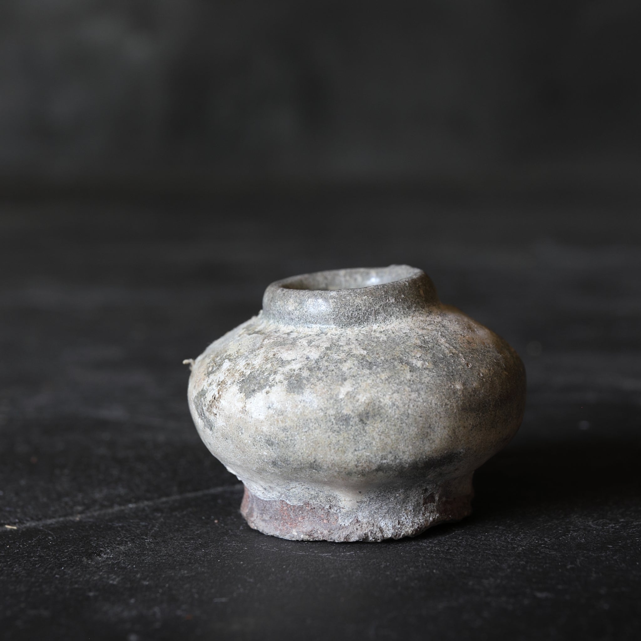宋胡録（スンコロク） 灰釉小壺（中世：12–16世紀）