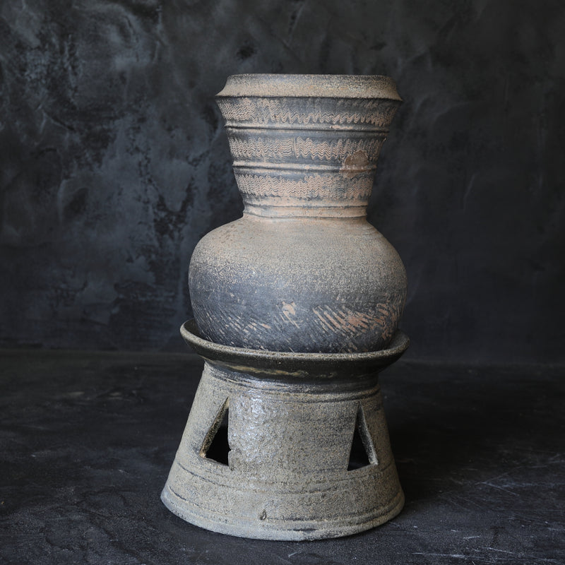 Silla Earthenware Pot with Stand, Silla Period (668-900CE)