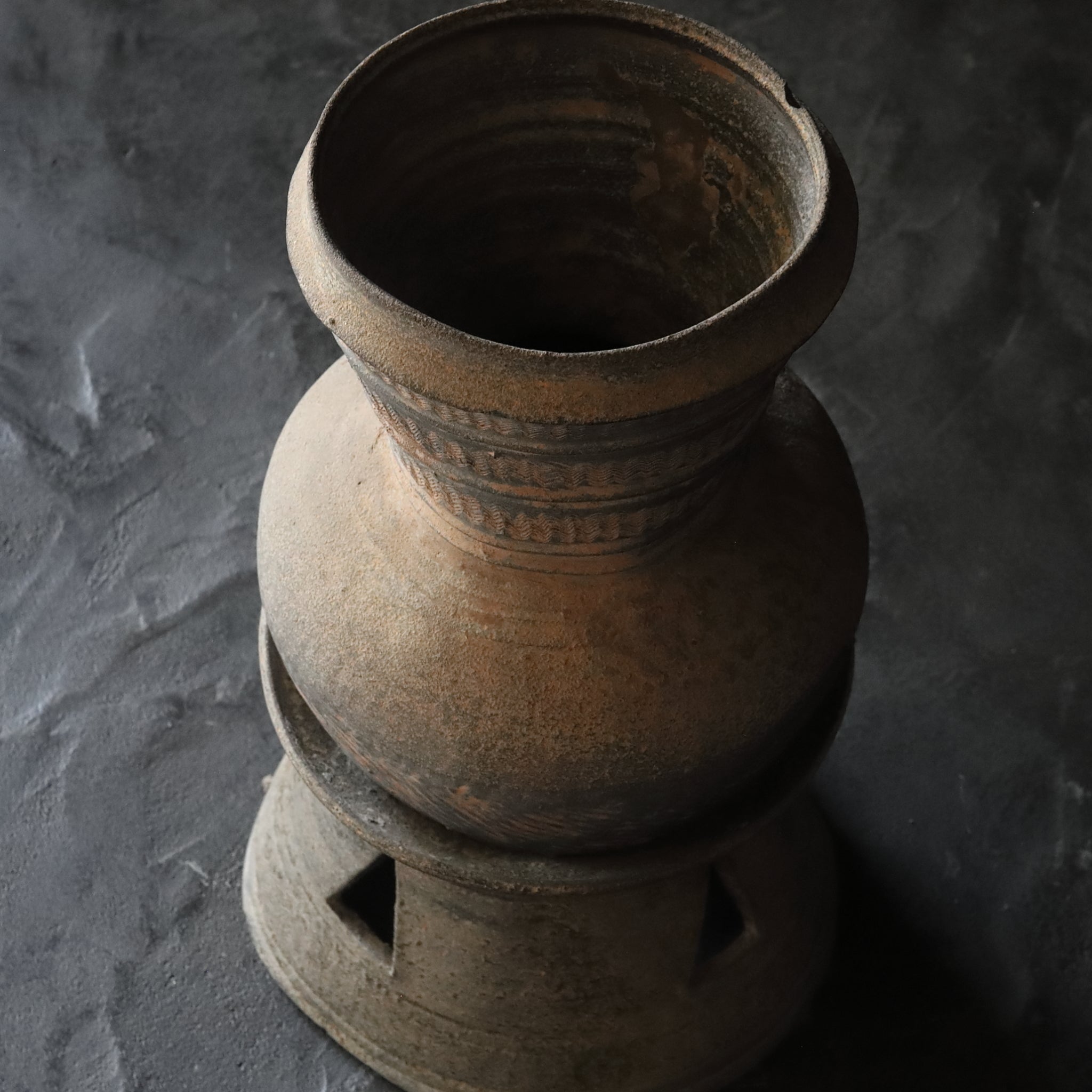 Silla Earthenware Pot with Stand, Silla Period (668-900CE)