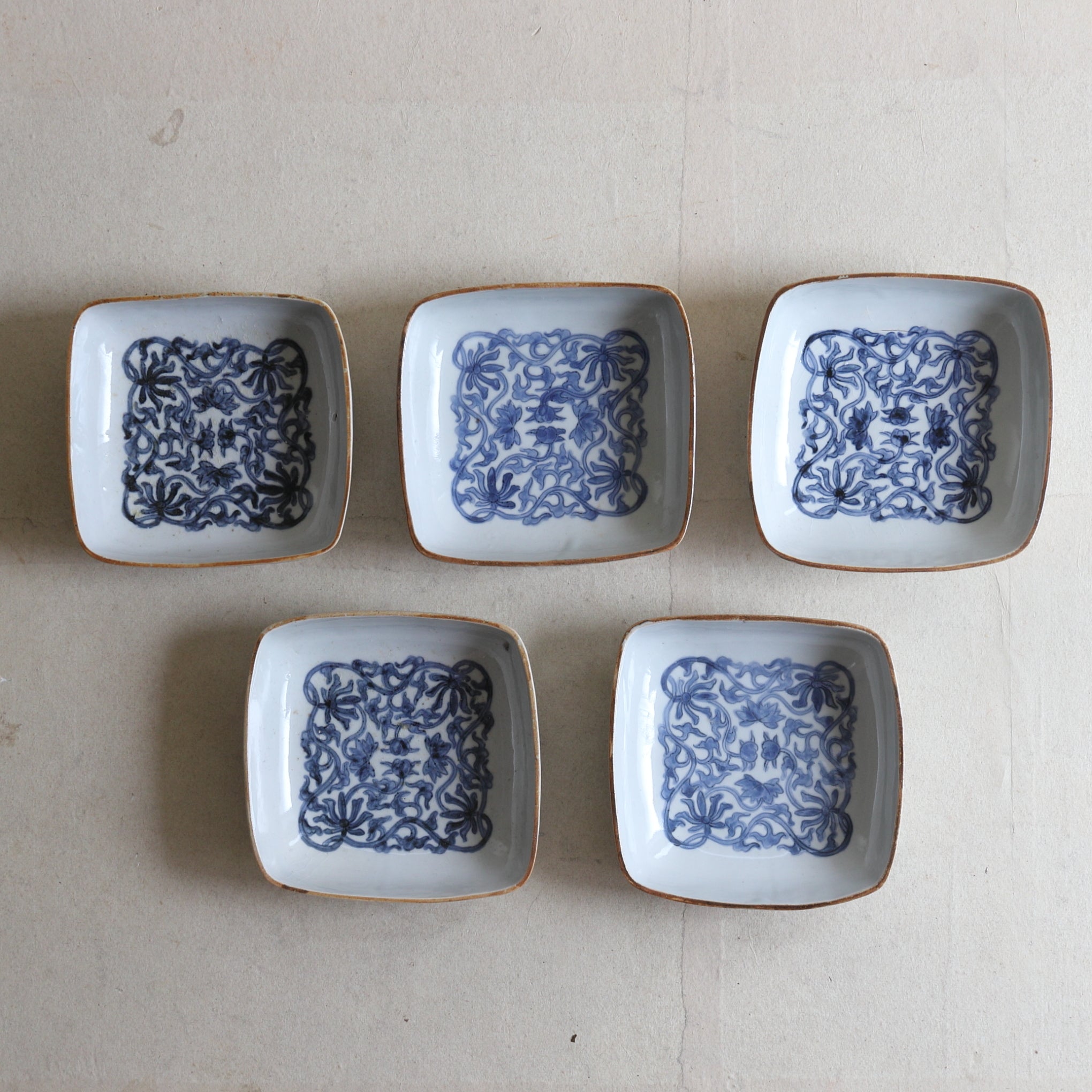 Set of 5 Antique Imari Square Plates with Vine and Grass Design, Edo Period (1603-1867 CE)