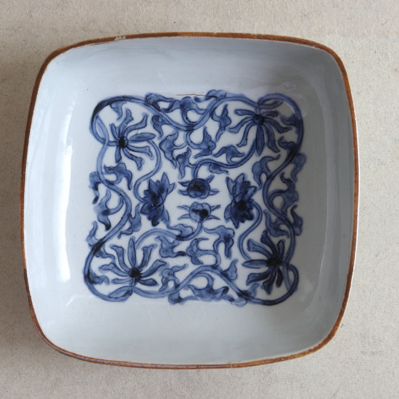 Set of 5 Antique Imari Square Plates with Vine and Grass Design, Edo Period (1603-1867 CE)