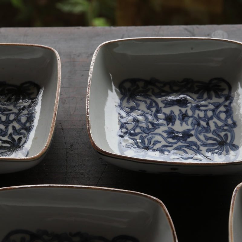 Set of 5 Antique Imari Square Plates with Vine and Grass Design, Edo Period (1603-1867 CE)