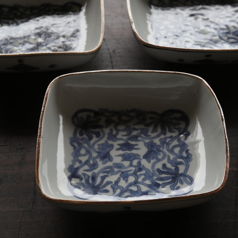 Set of 5 Antique Imari Square Plates with Vine and Grass Design, Edo Period (1603-1867 CE)