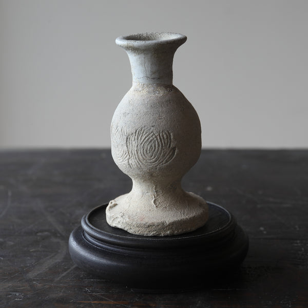 古瀬戸印花莲文佛花瓶，鎌倉时代（1185-1333年）